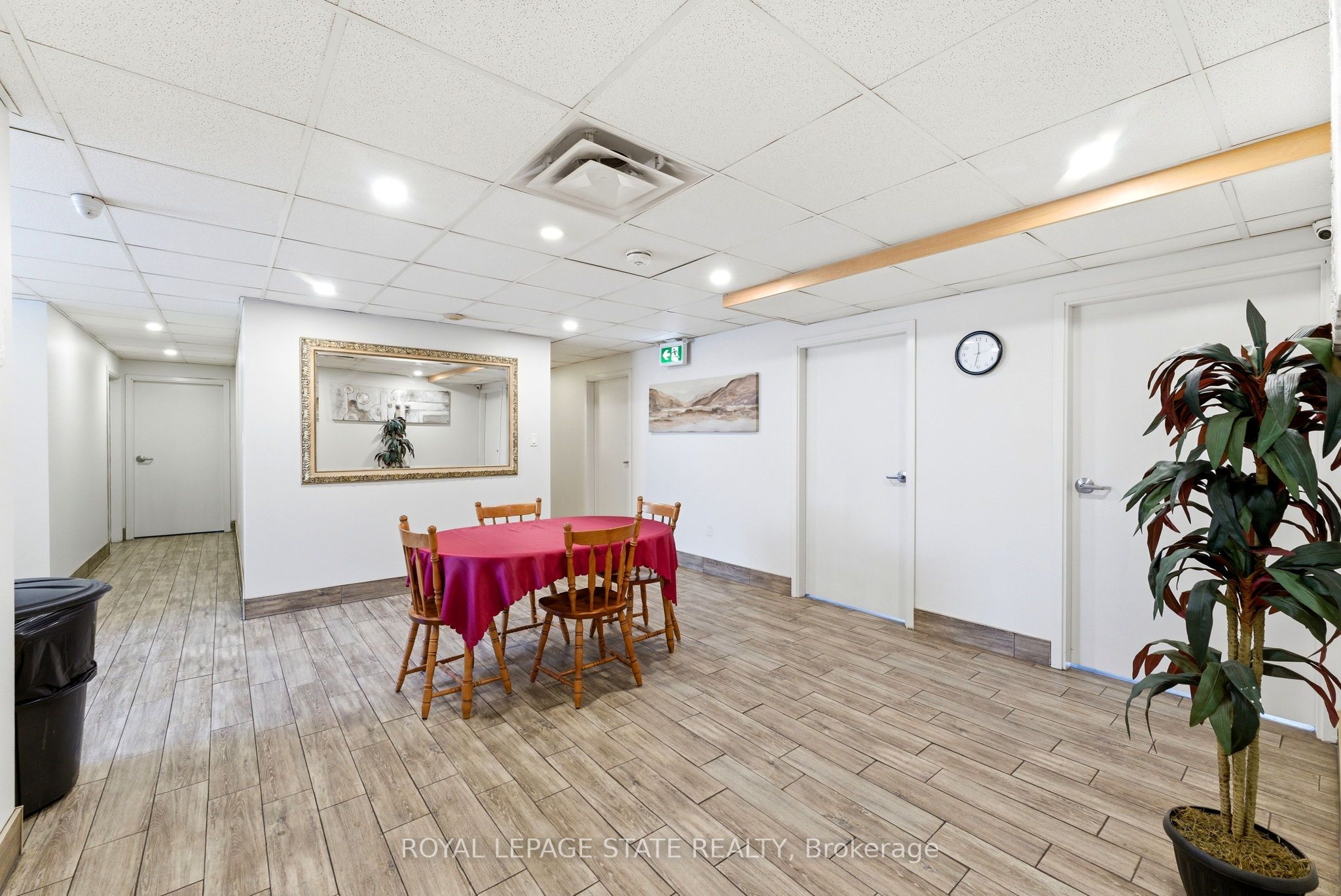 1745 King Street E Property Photo 27