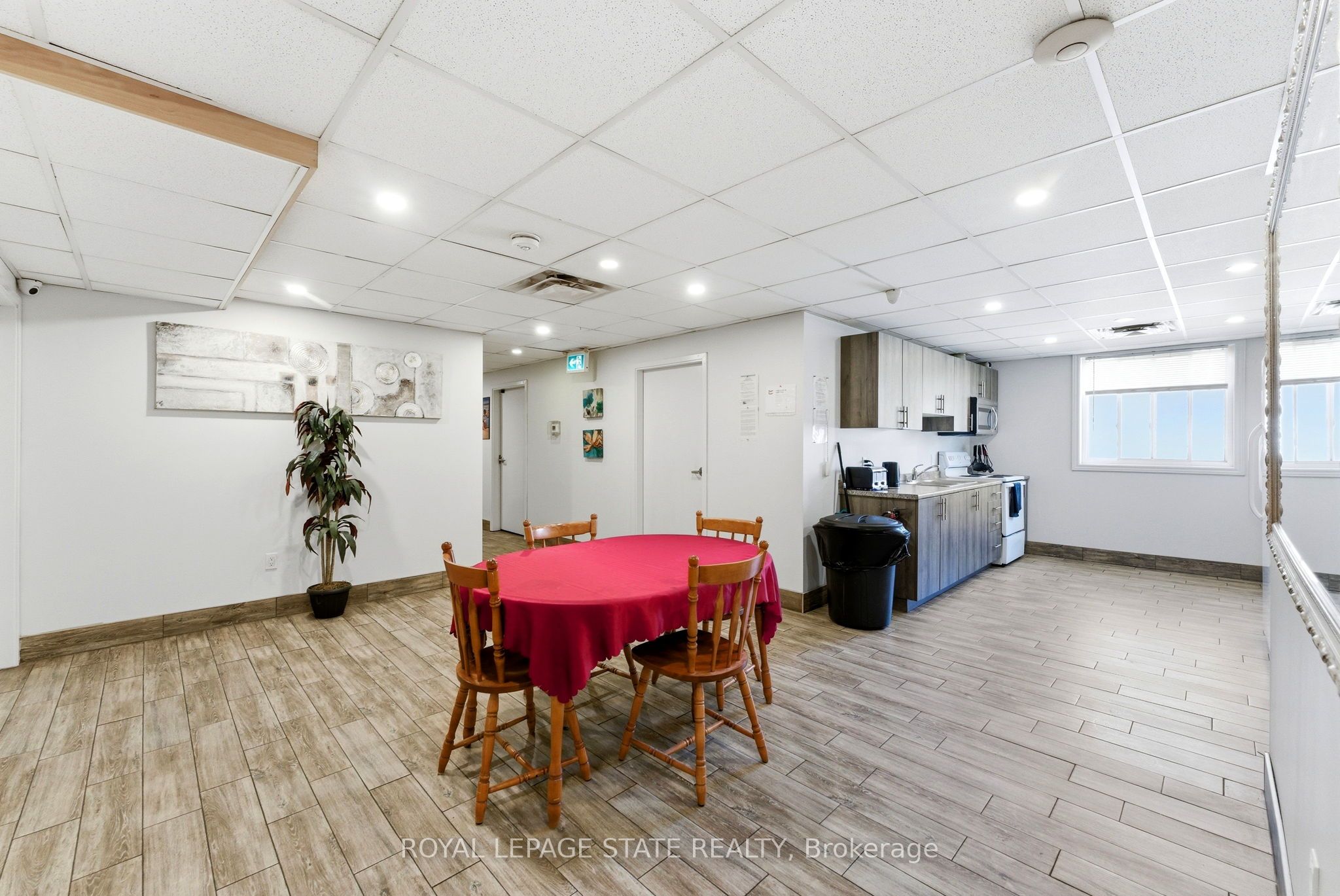 1745 King Street E Property Photo 28