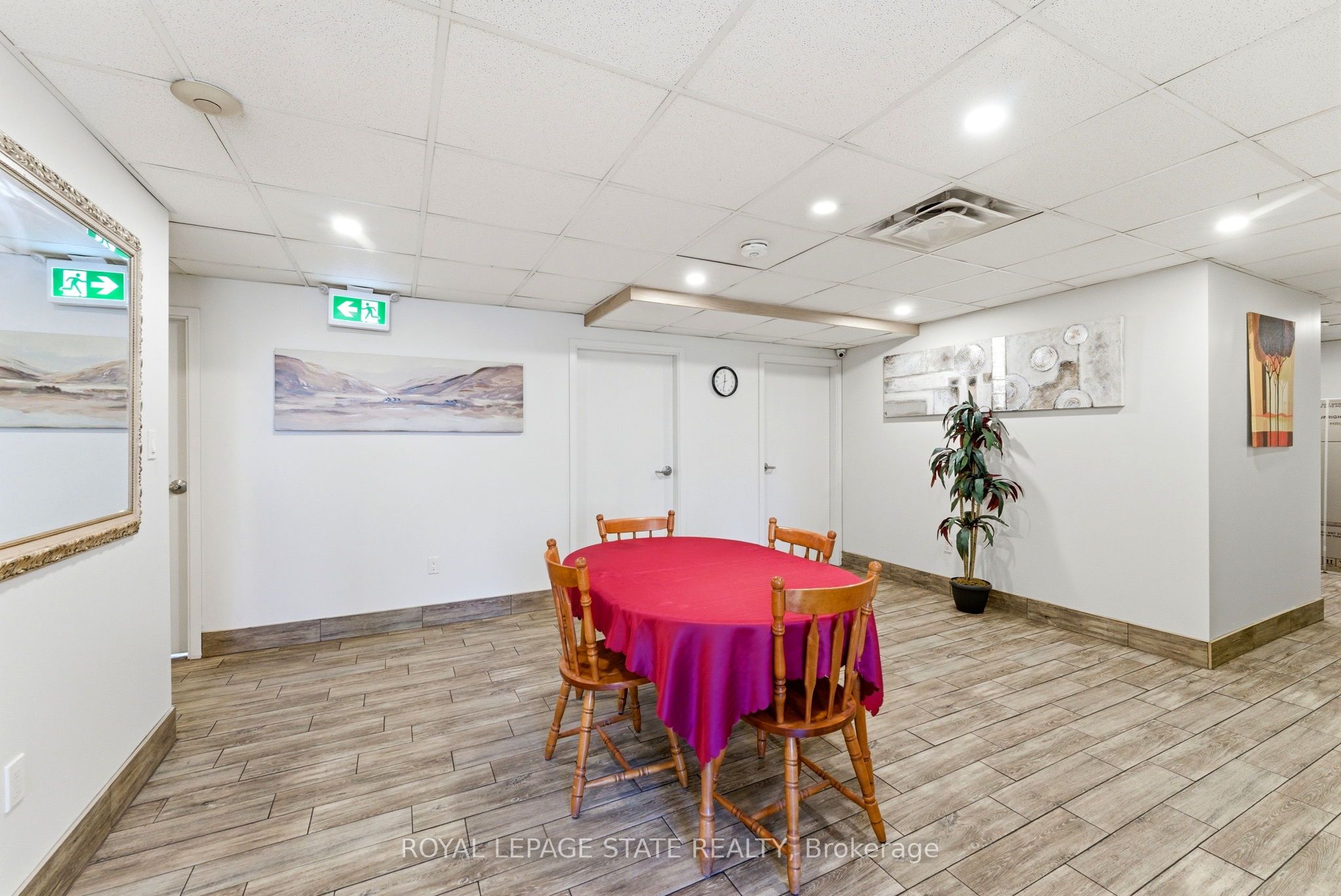 1745 King Street E Property Photo 40