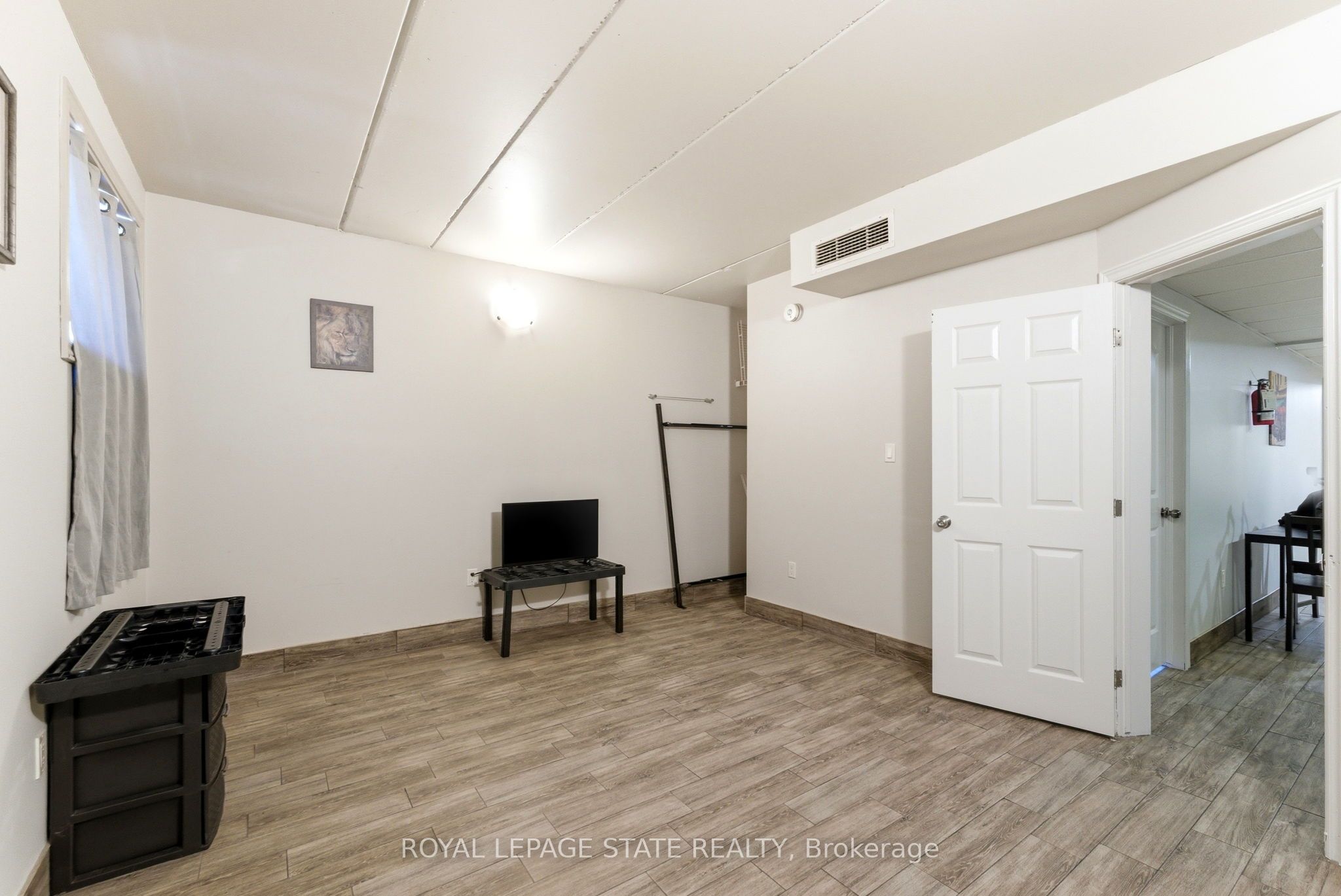 1745 King Street E Property Photo 45