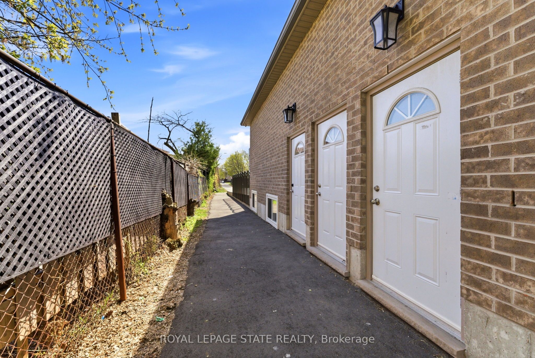 1745 King Street E Property Photo 47