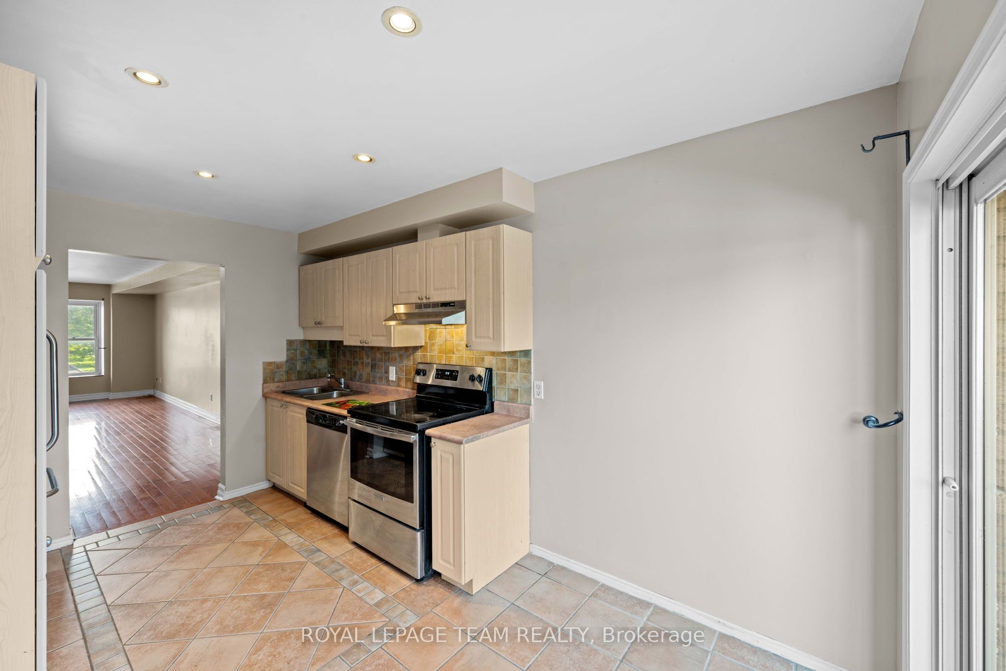 91 Thornbury Crescent Property Photo 6