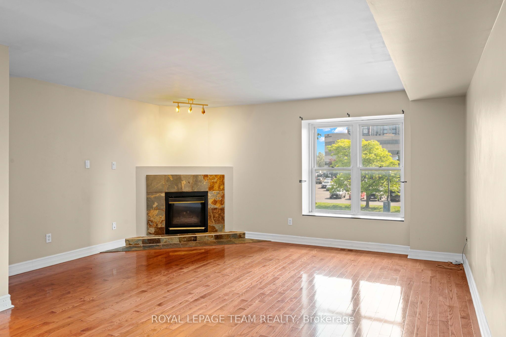91 Thornbury Crescent Property Photo 14