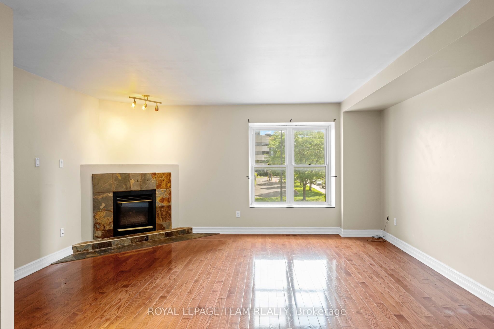91 Thornbury Crescent Property Photo 15