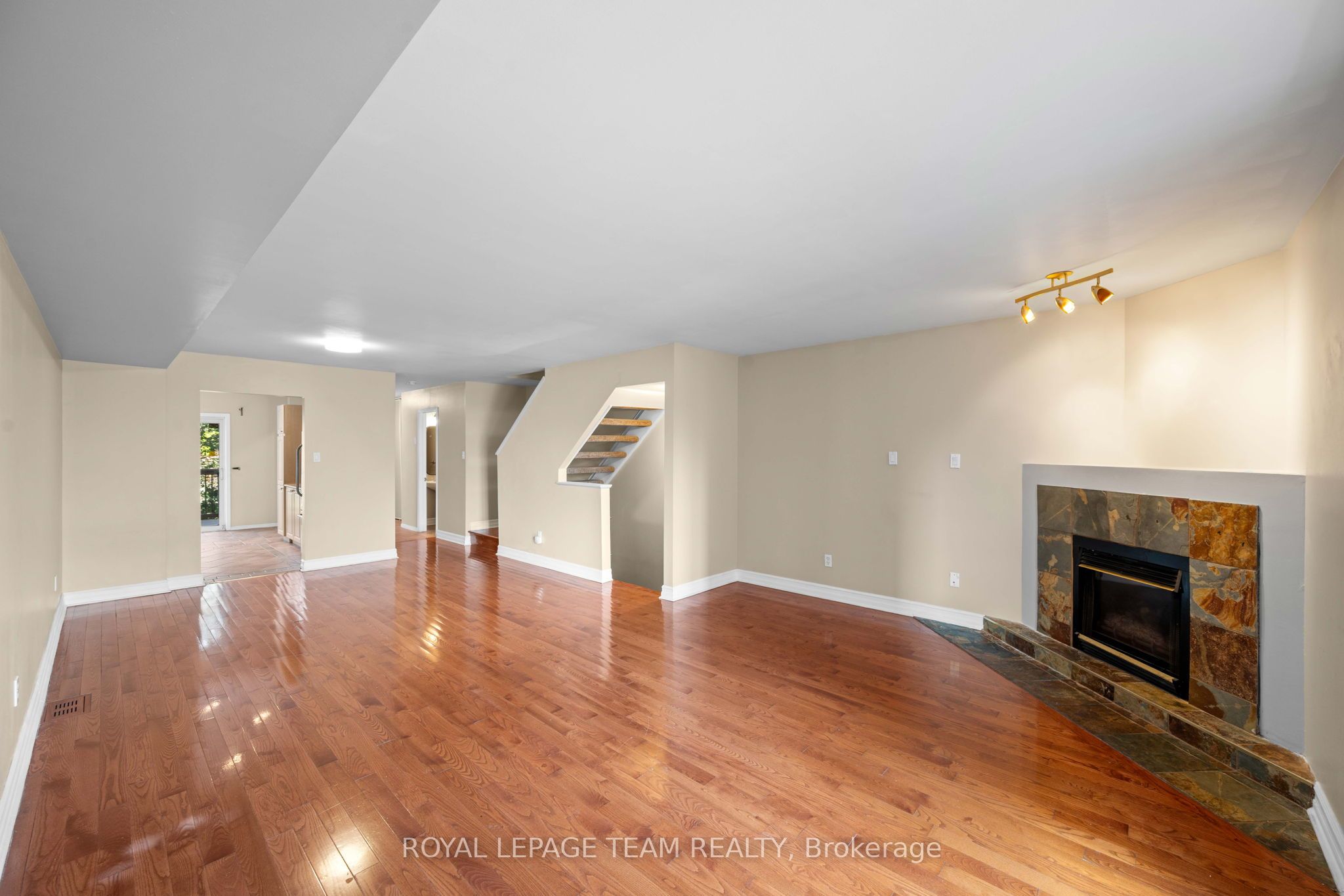 91 Thornbury Crescent Property Photo 16