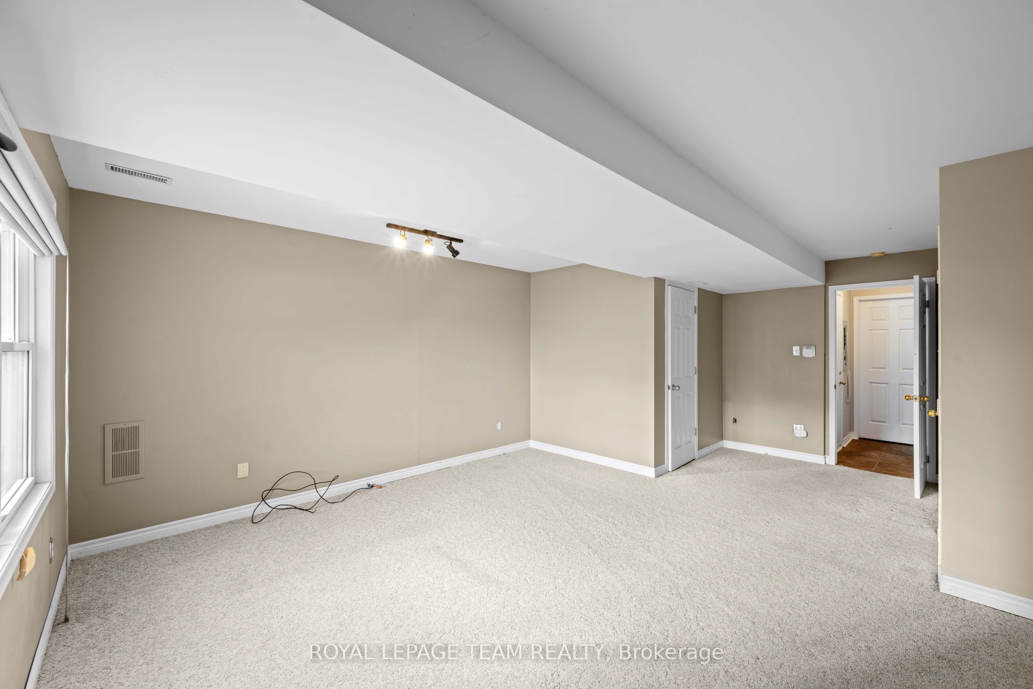 91 Thornbury Crescent Property Photo 34