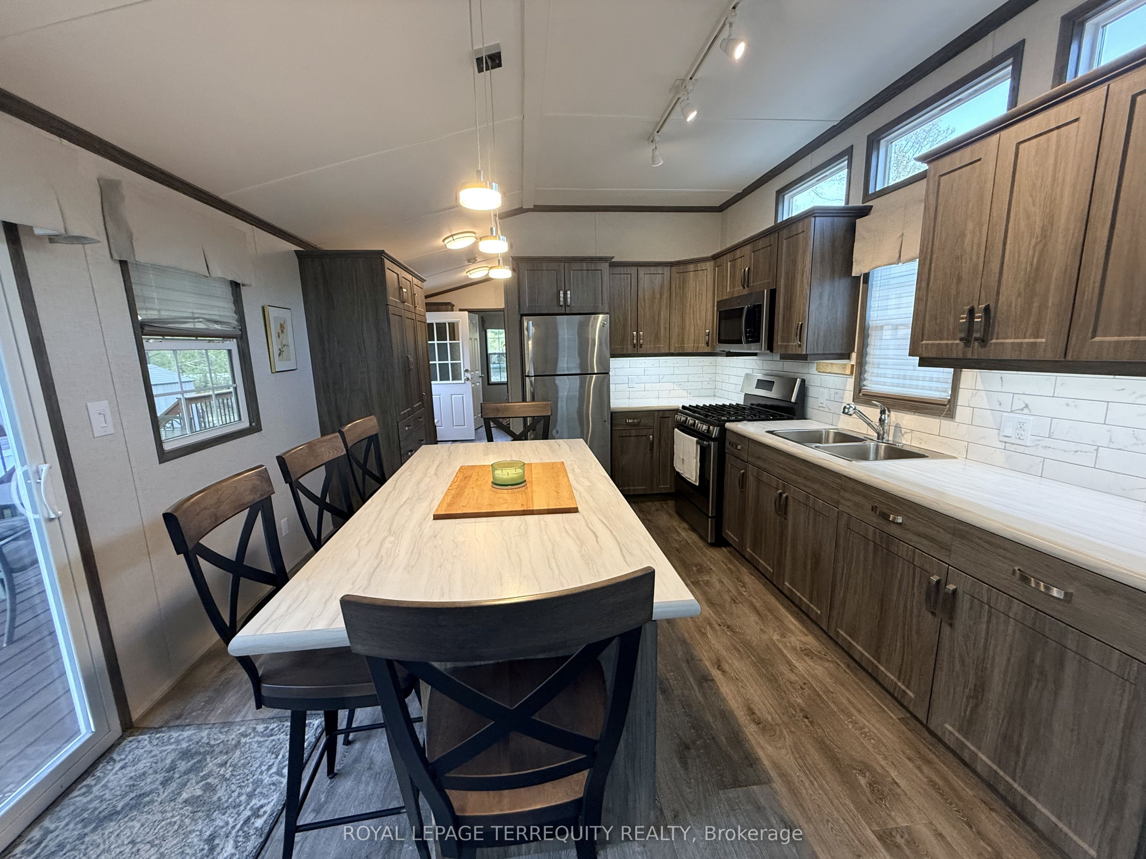356 Rockhaven Property Photo 9