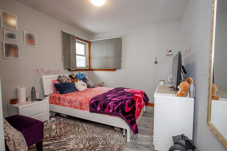 1171 Oxford Street E Property Photo 10