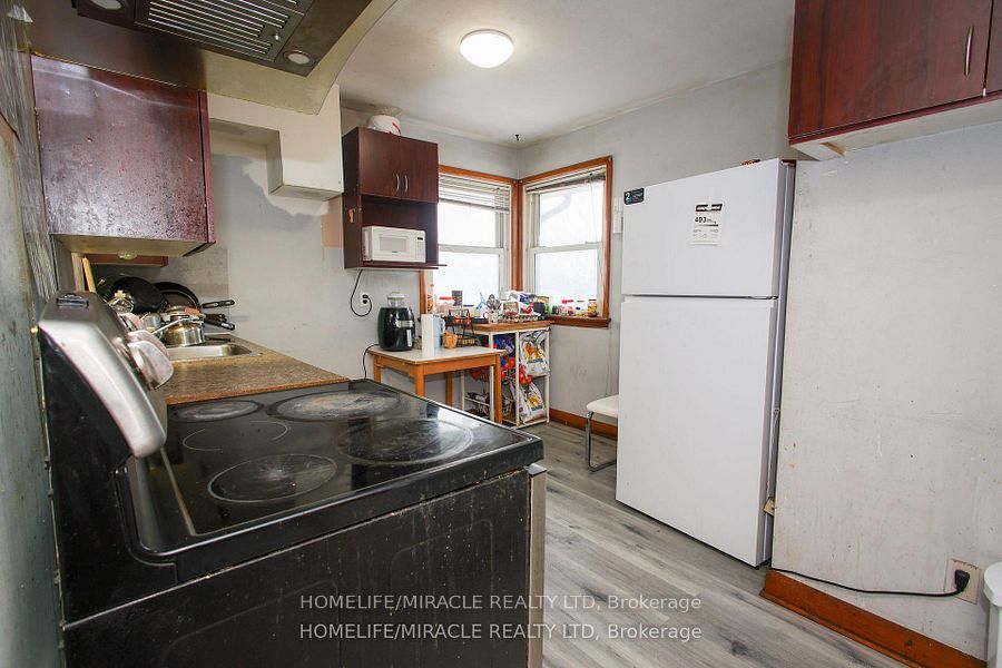 1171 Oxford Street E Property Photo 16