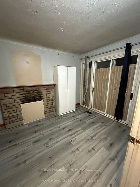 1171 Oxford Street E Property Photo 19