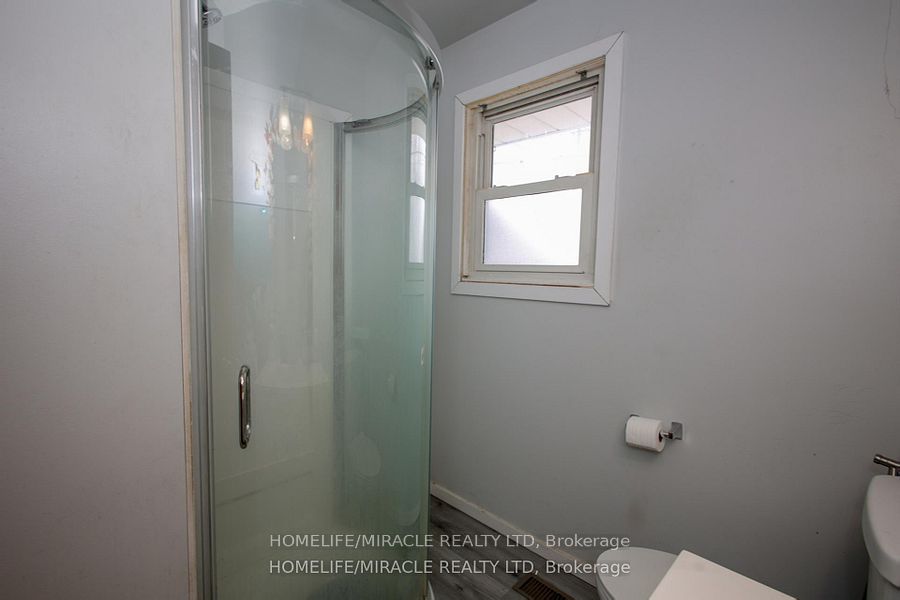 1171 Oxford Street E Property Photo 25