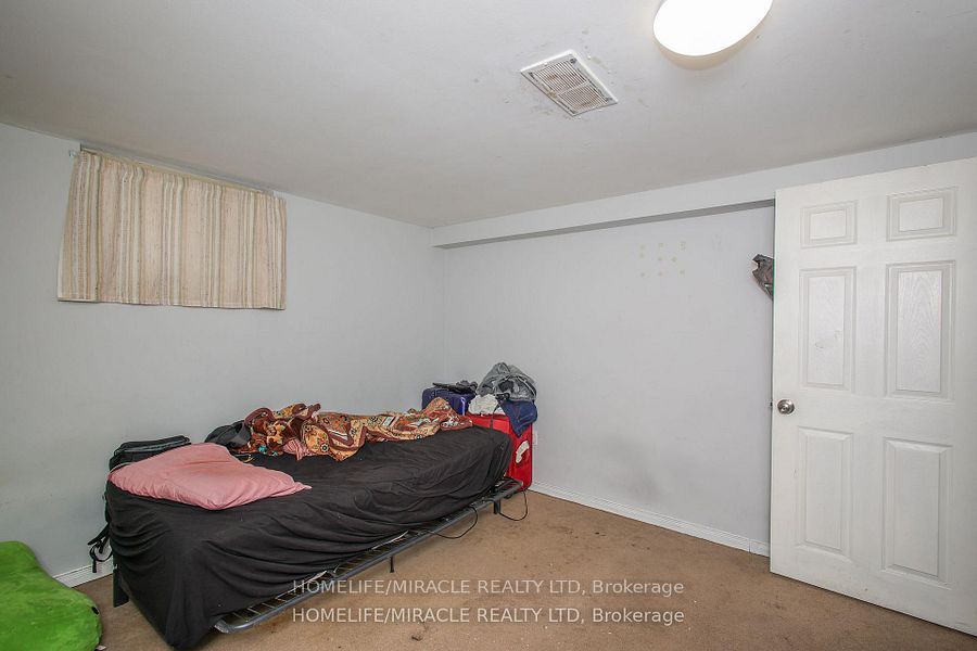 1171 Oxford Street E Property Photo 35