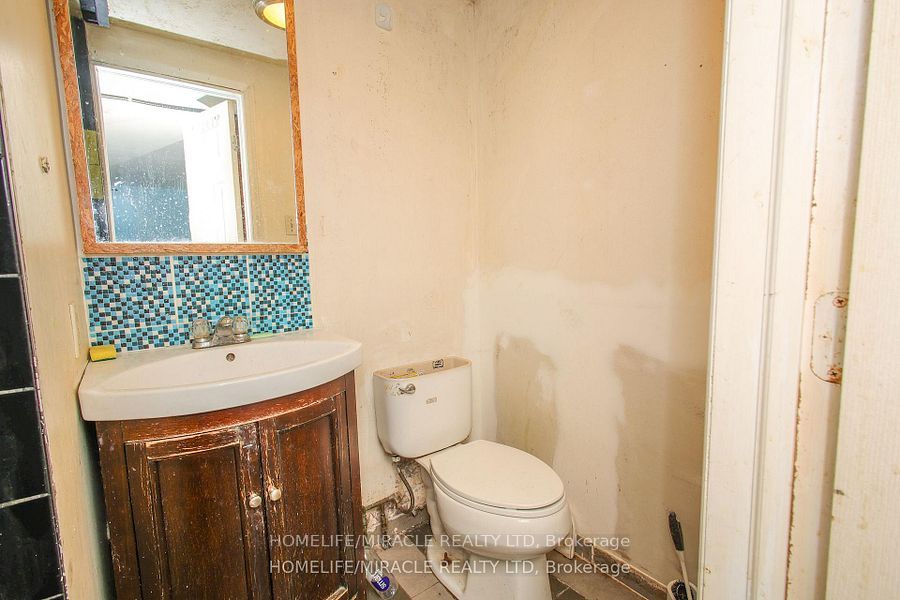 1171 Oxford Street E Property Photo 45