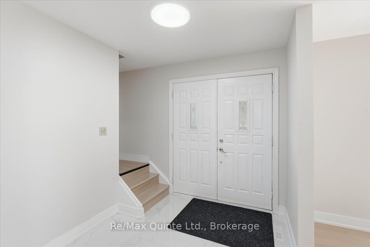 15 Robertson Lane Property Photo 3