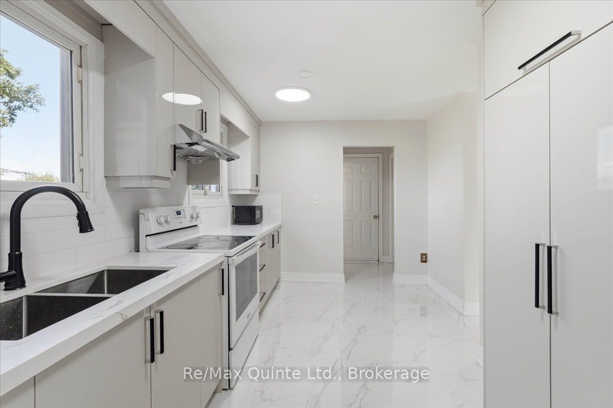 15 Robertson Lane Property Photo 11