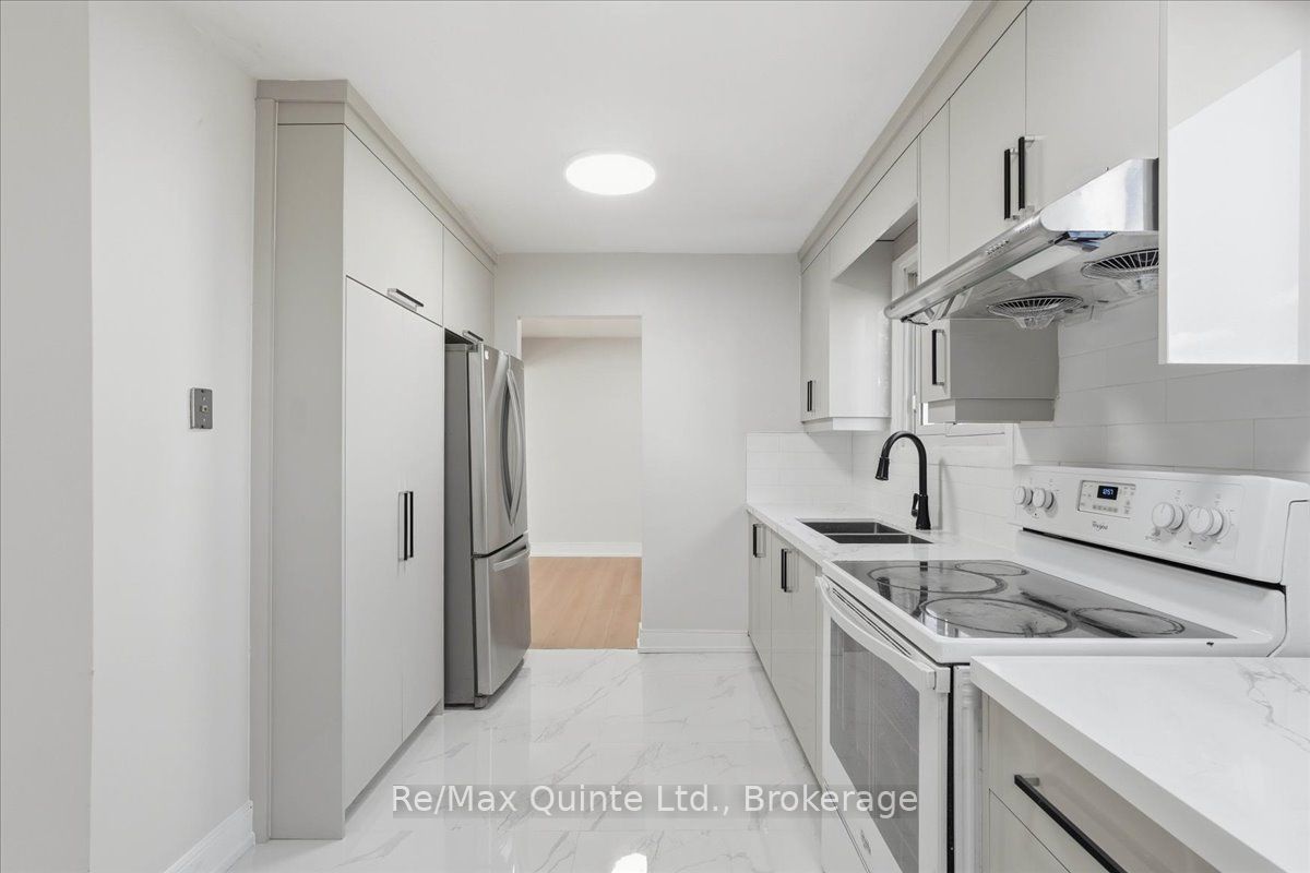 15 Robertson Lane Property Photo 13