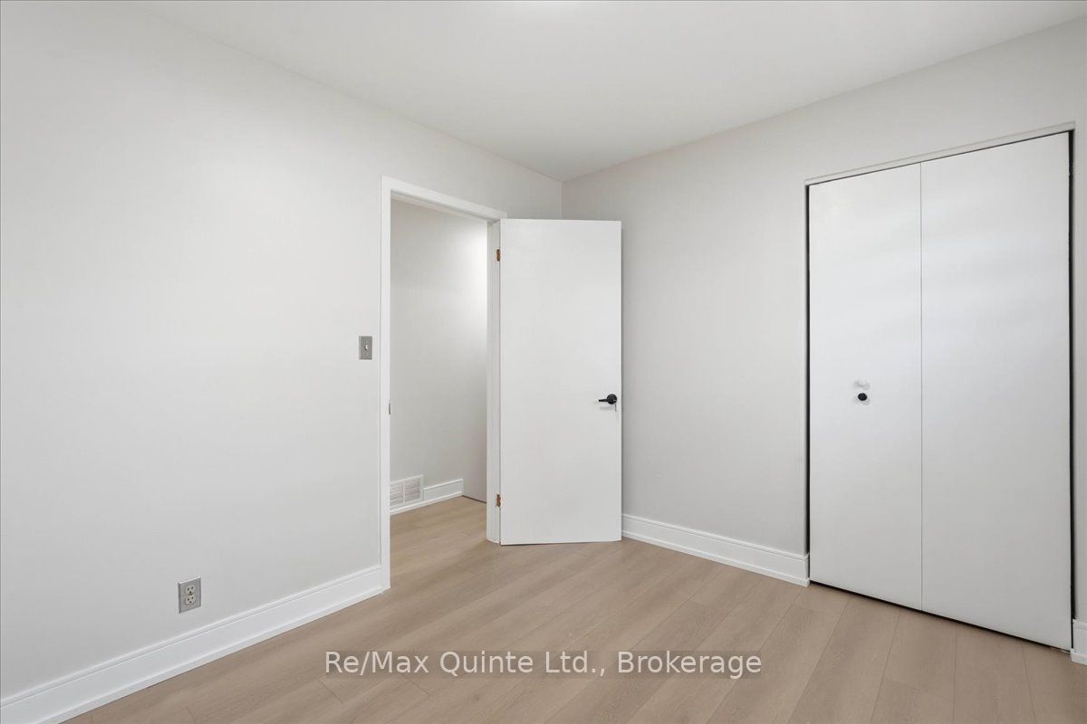 15 Robertson Lane Property Photo 16