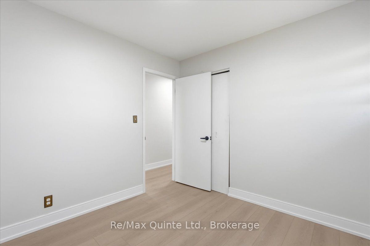 15 Robertson Lane Property Photo 18