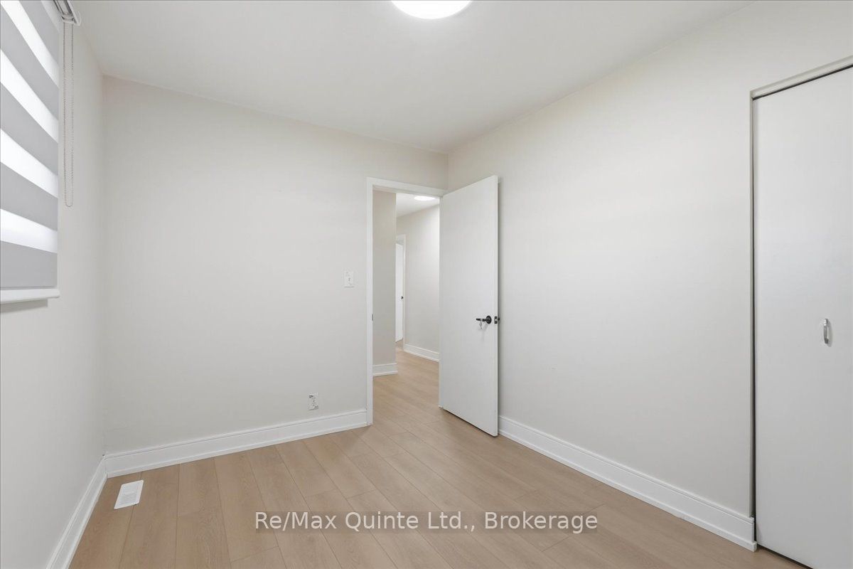 15 Robertson Lane Property Photo 22