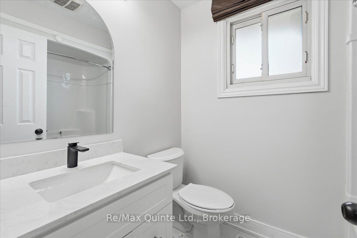 15 Robertson Lane Property Photo 23
