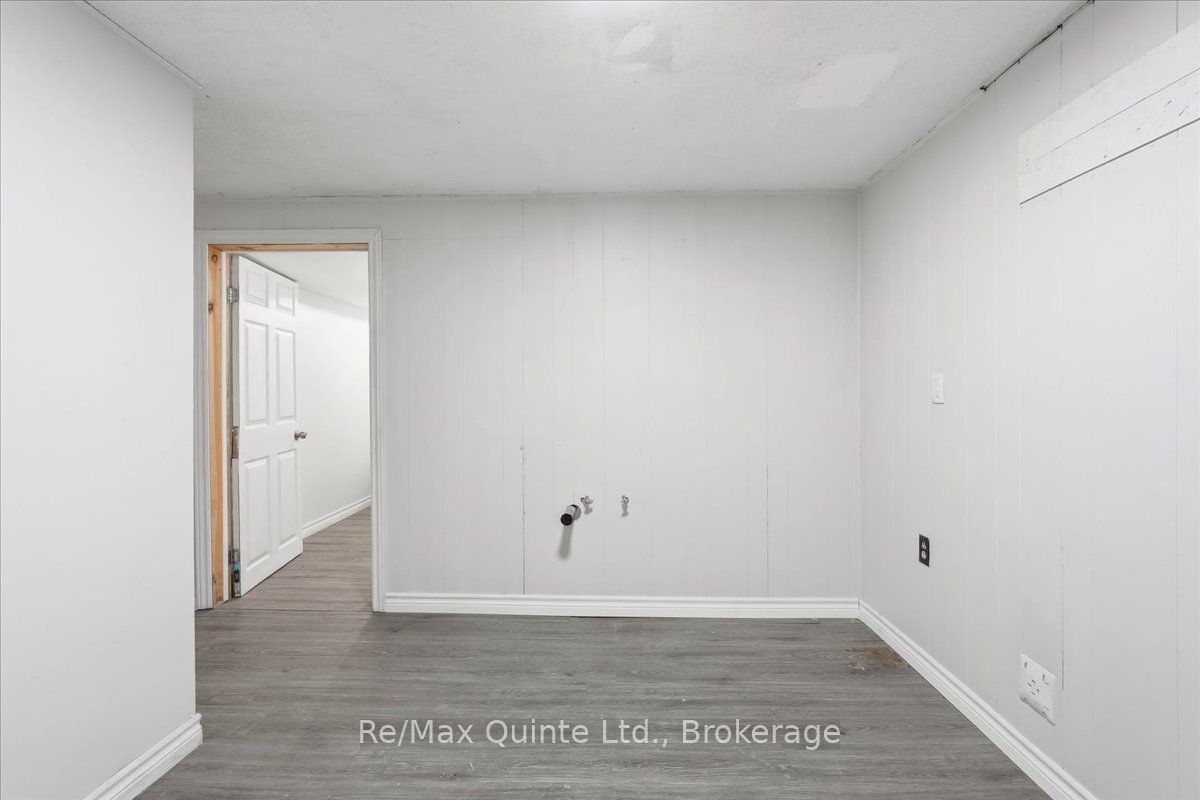 15 Robertson Lane Property Photo 25