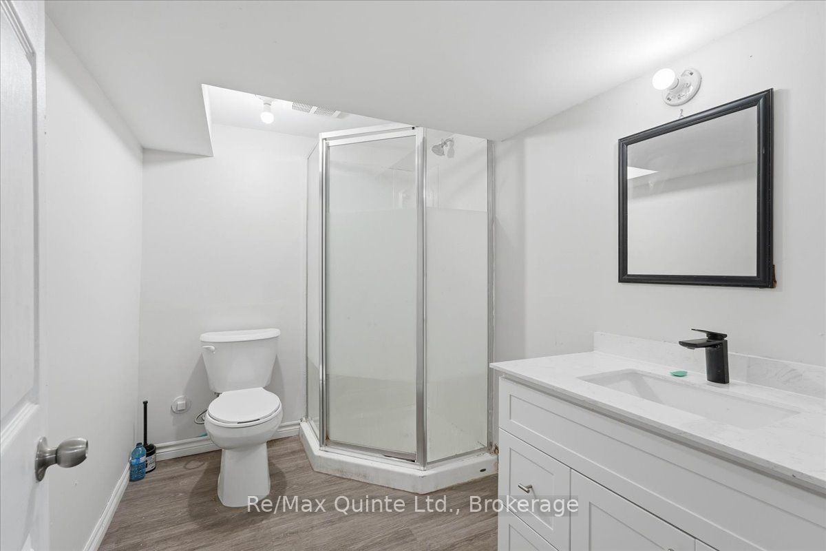 15 Robertson Lane Property Photo 26