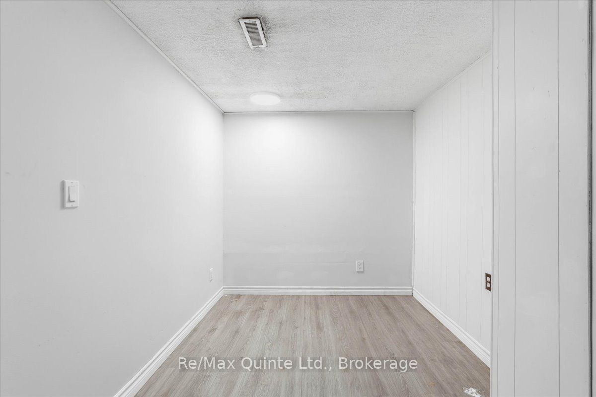 15 Robertson Lane Property Photo 28