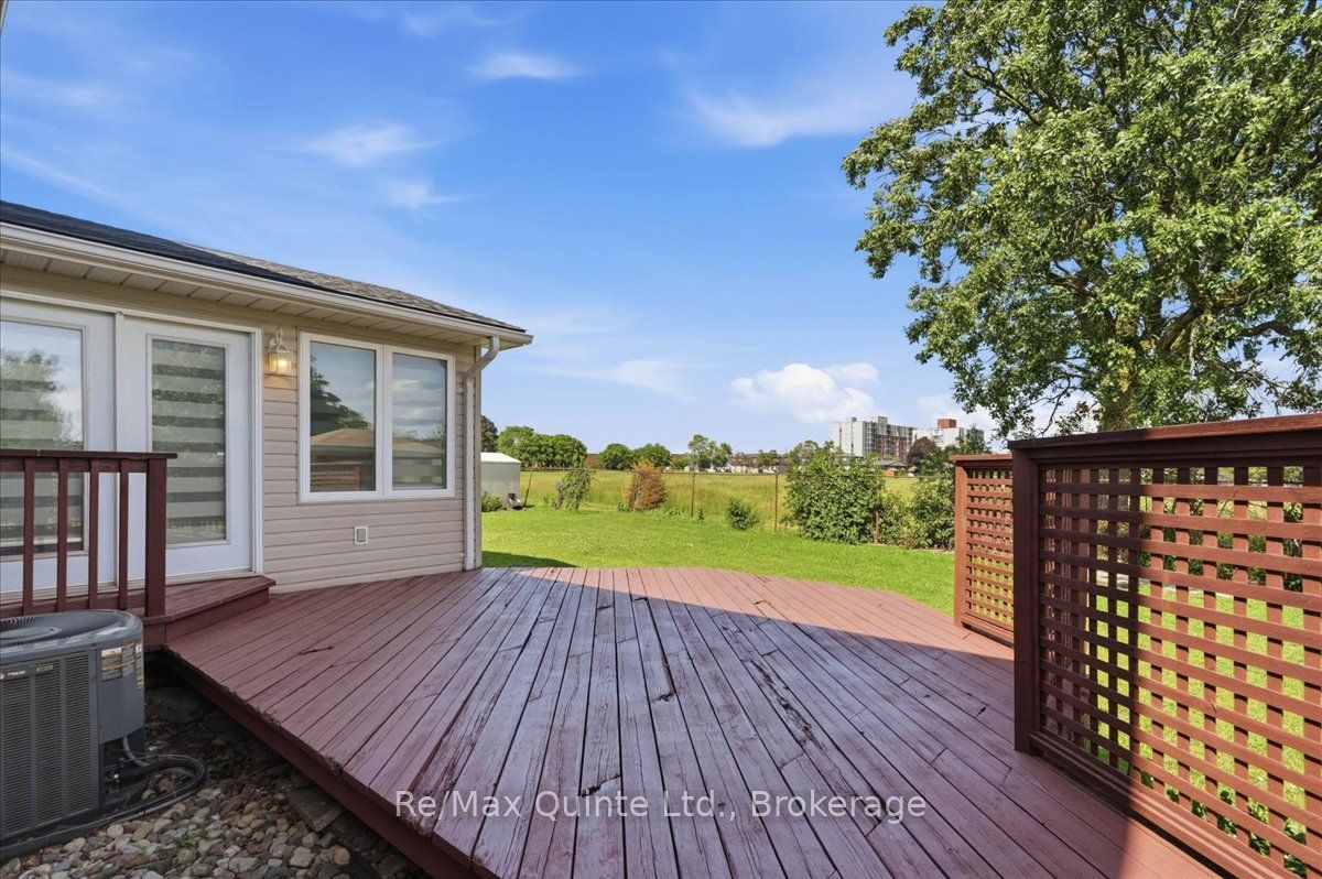 15 Robertson Lane Property Photo 32