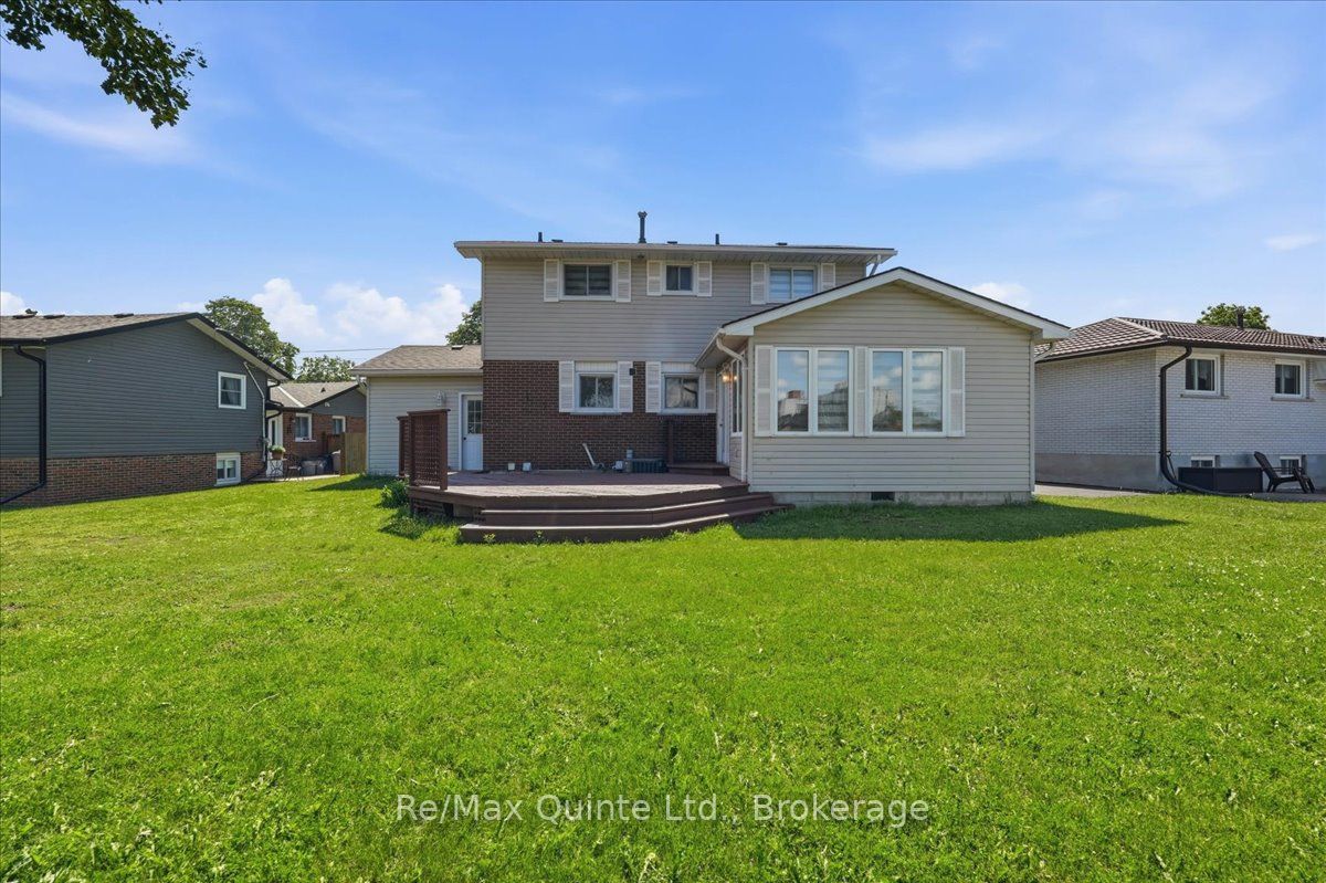 15 Robertson Lane Property Photo 33