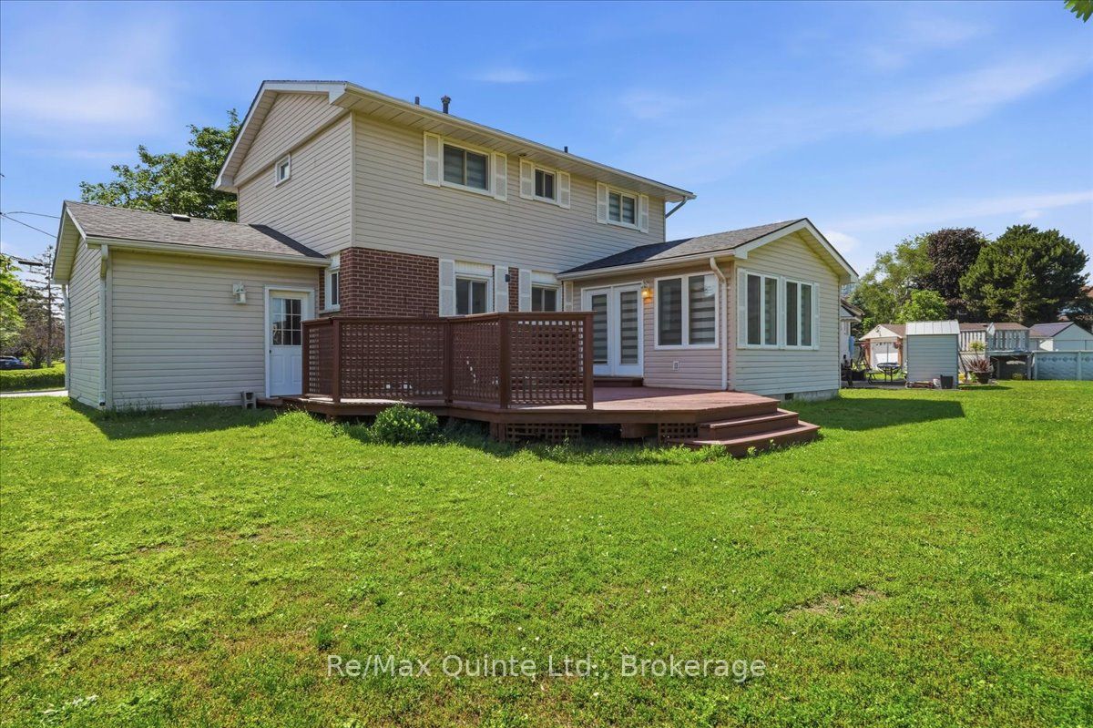 15 Robertson Lane Property Photo 34