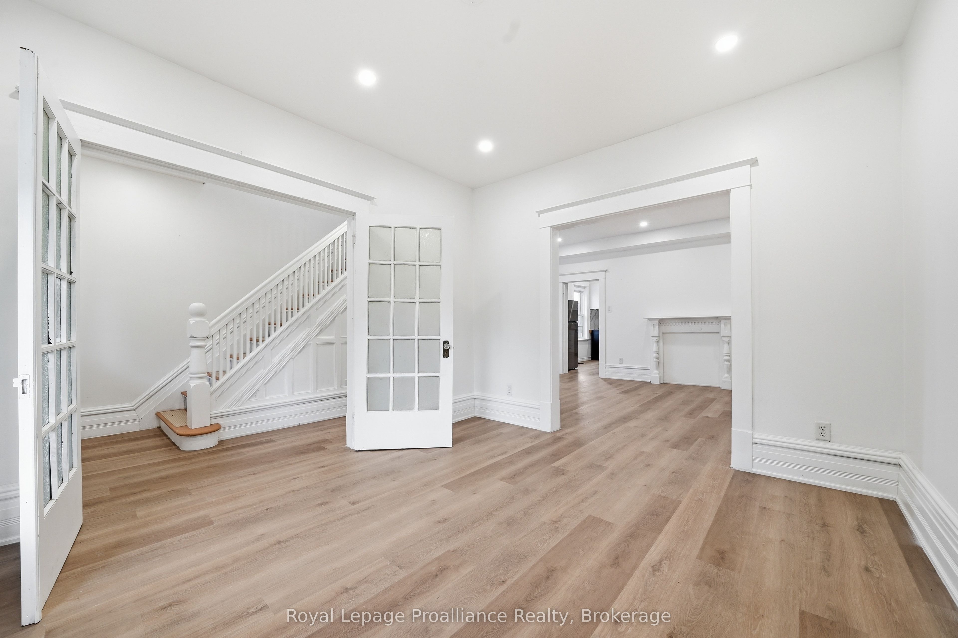 79 Bridge Street W Property Photo 7