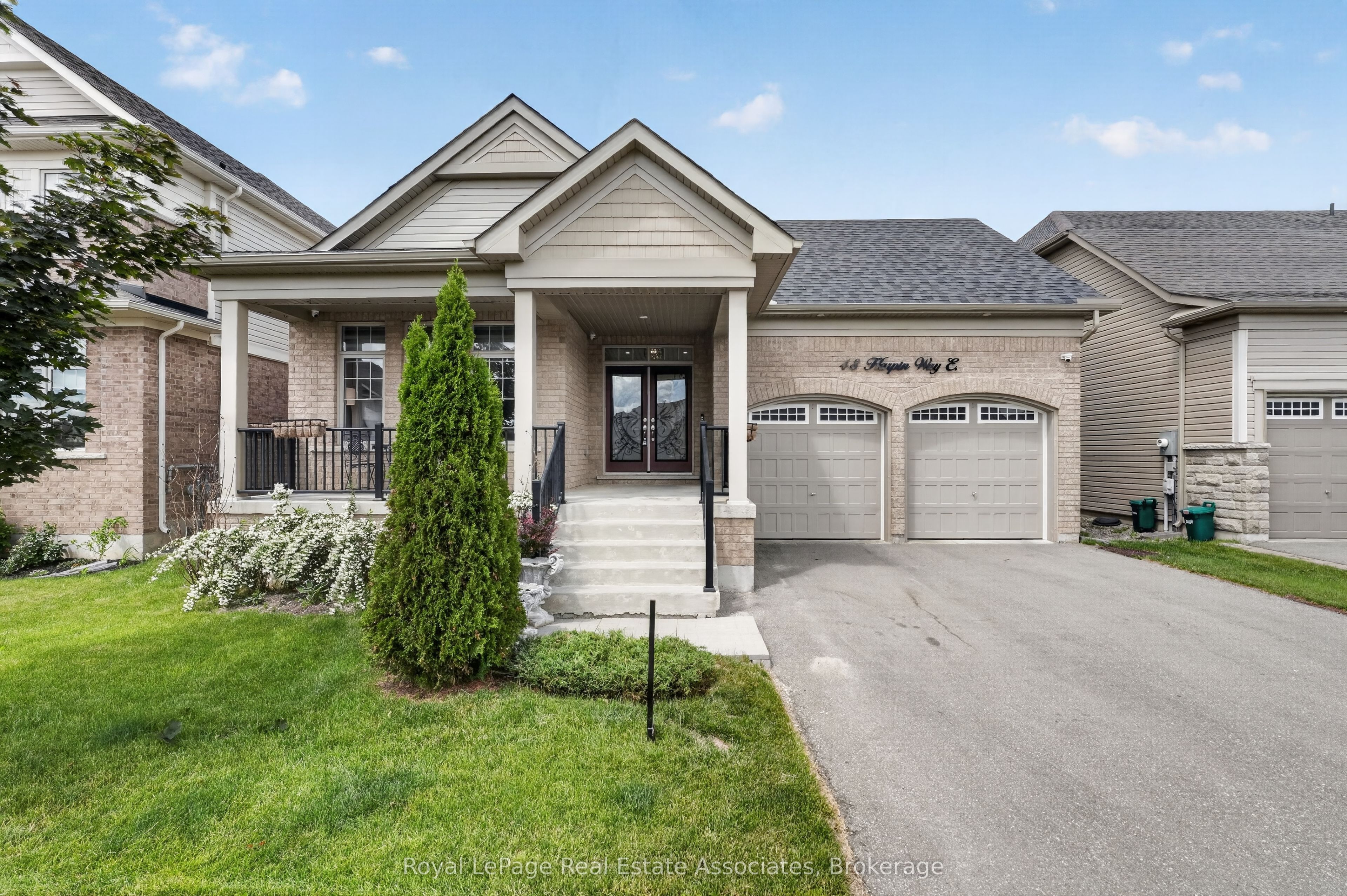 48 HARPIN Way E Property Photo 1