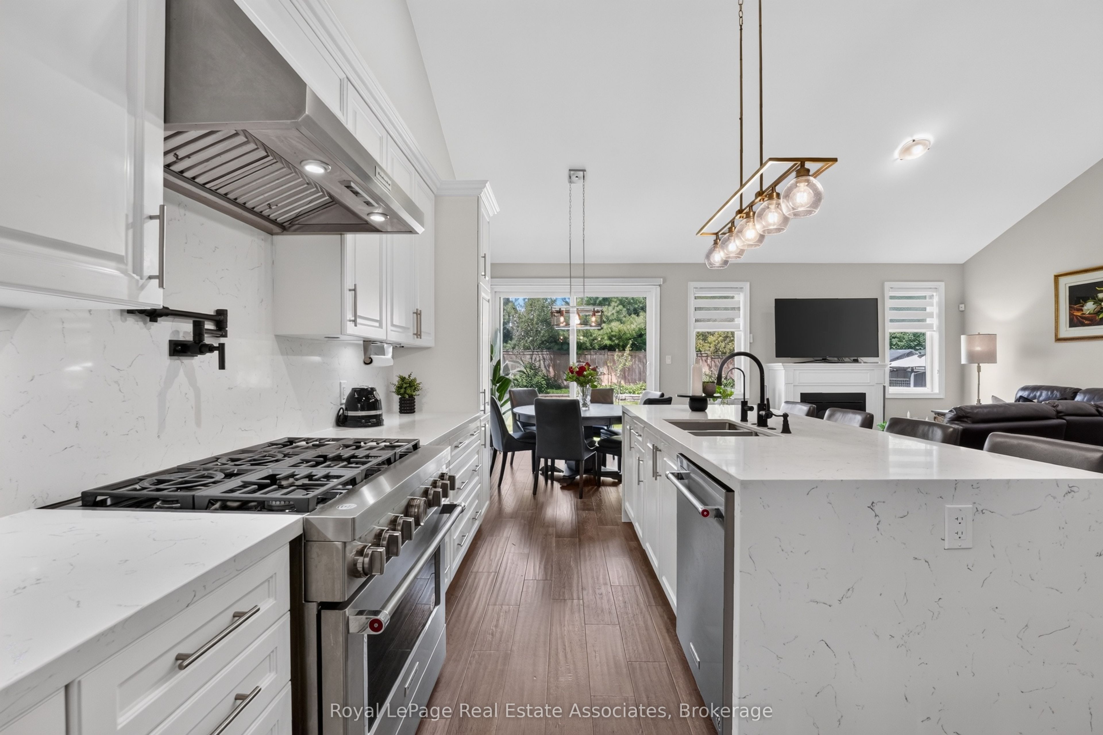48 Harpin Way E Property Photo 11