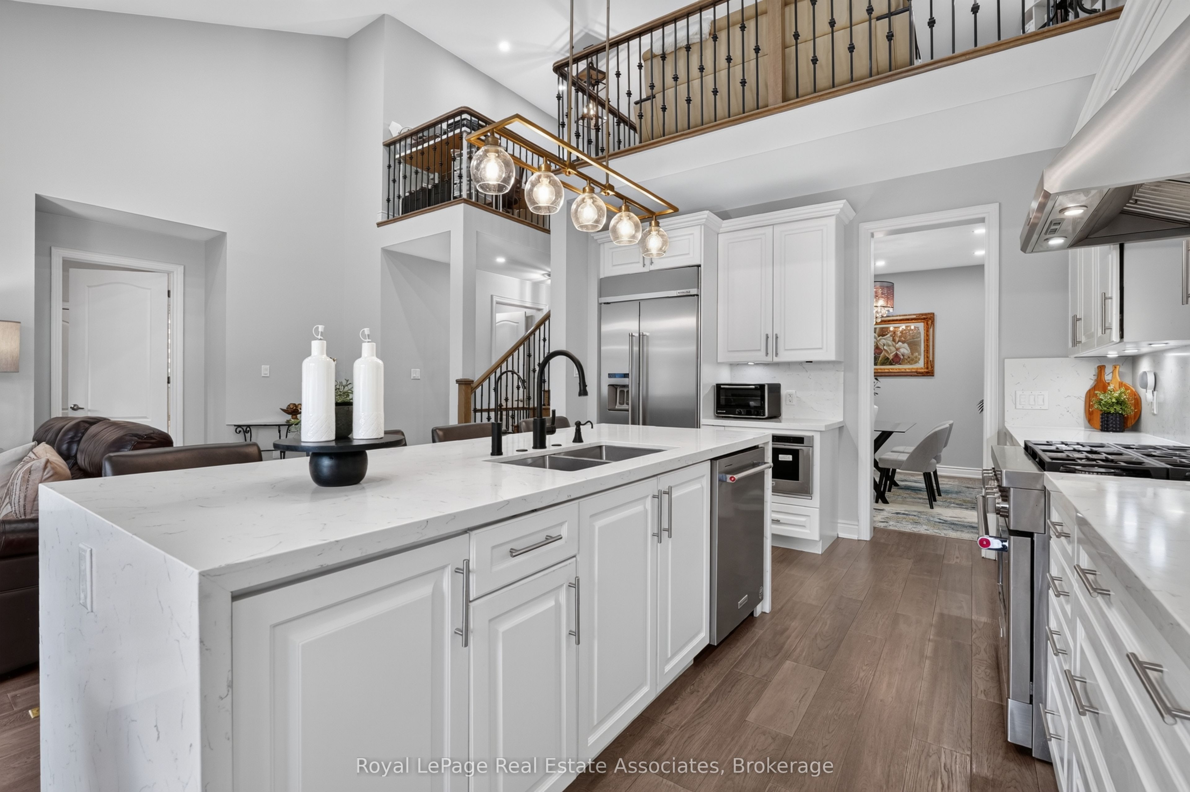 48 Harpin Way E Property Photo 13