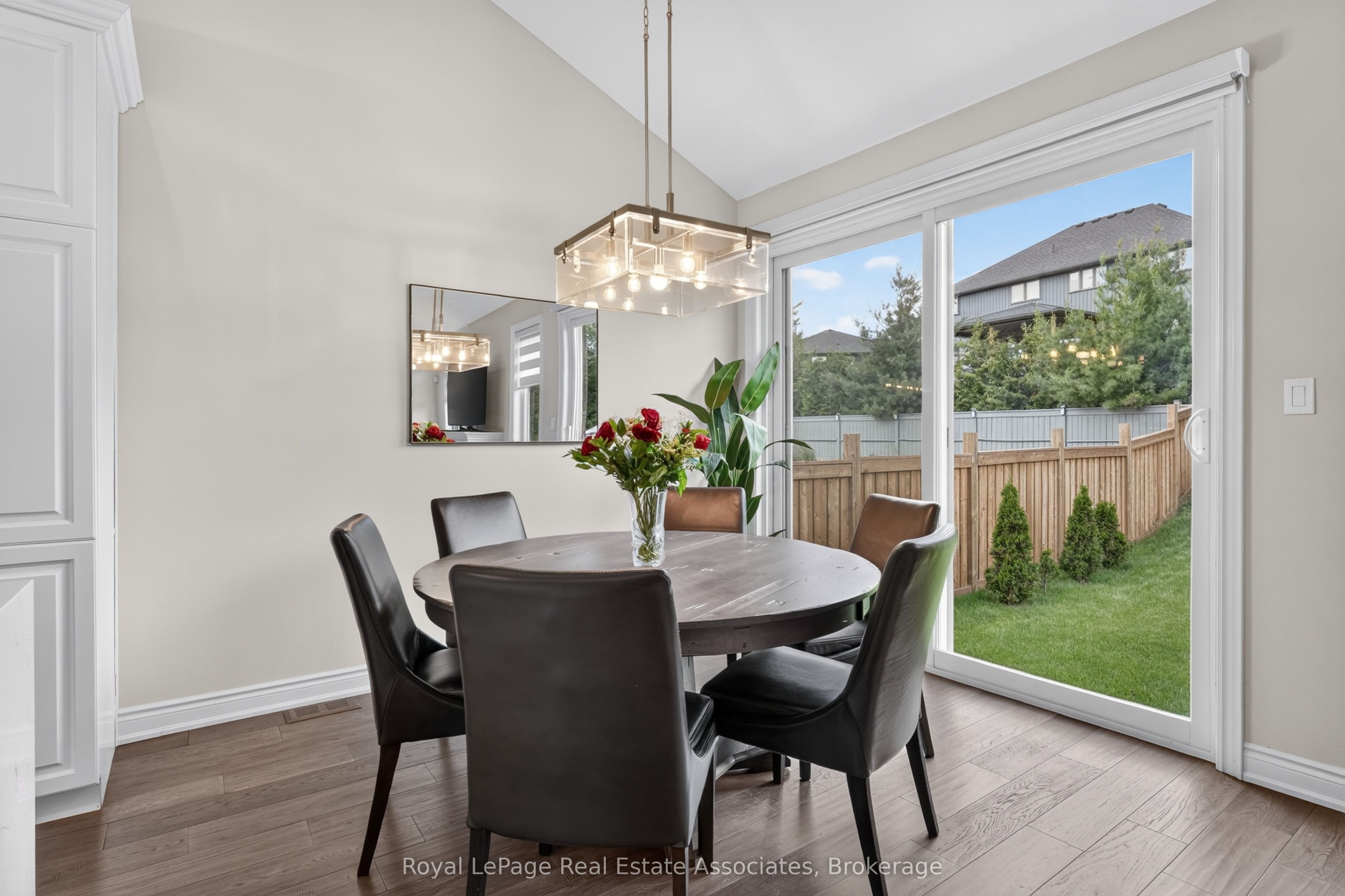 48 Harpin Way E Property Photo 14