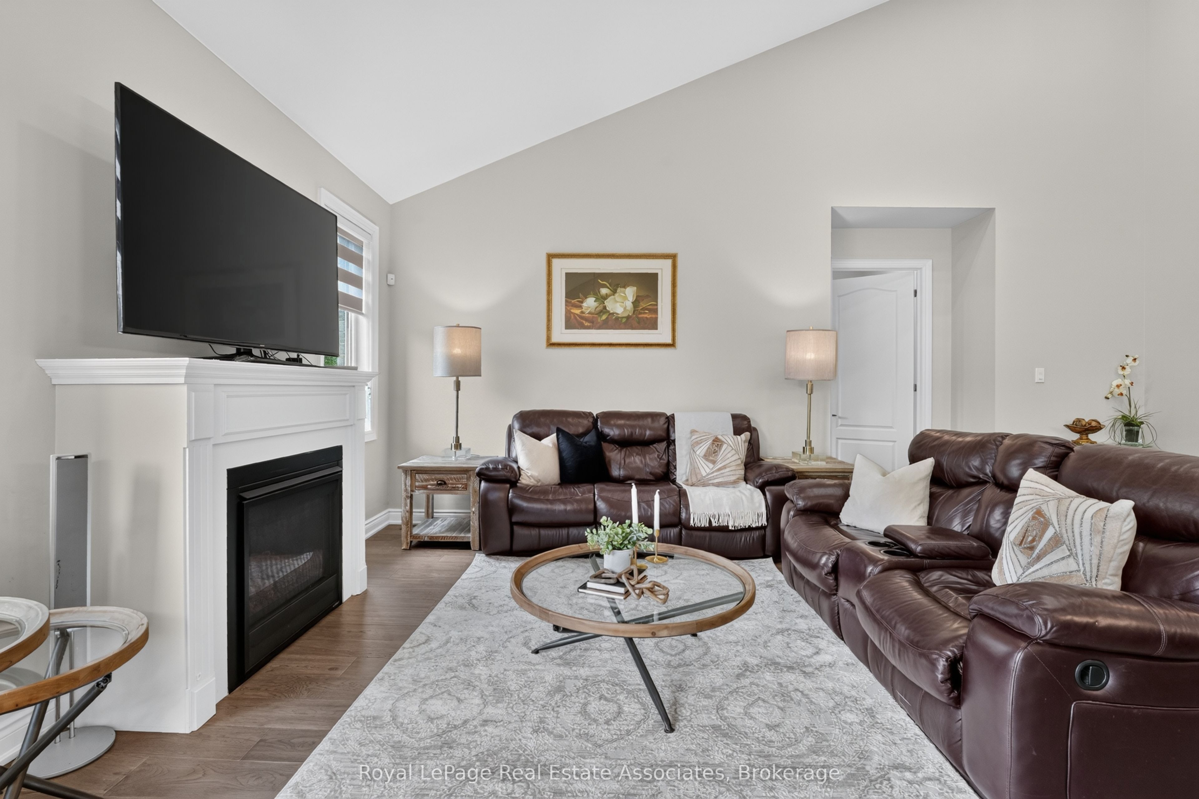 48 Harpin Way E Property Photo 16