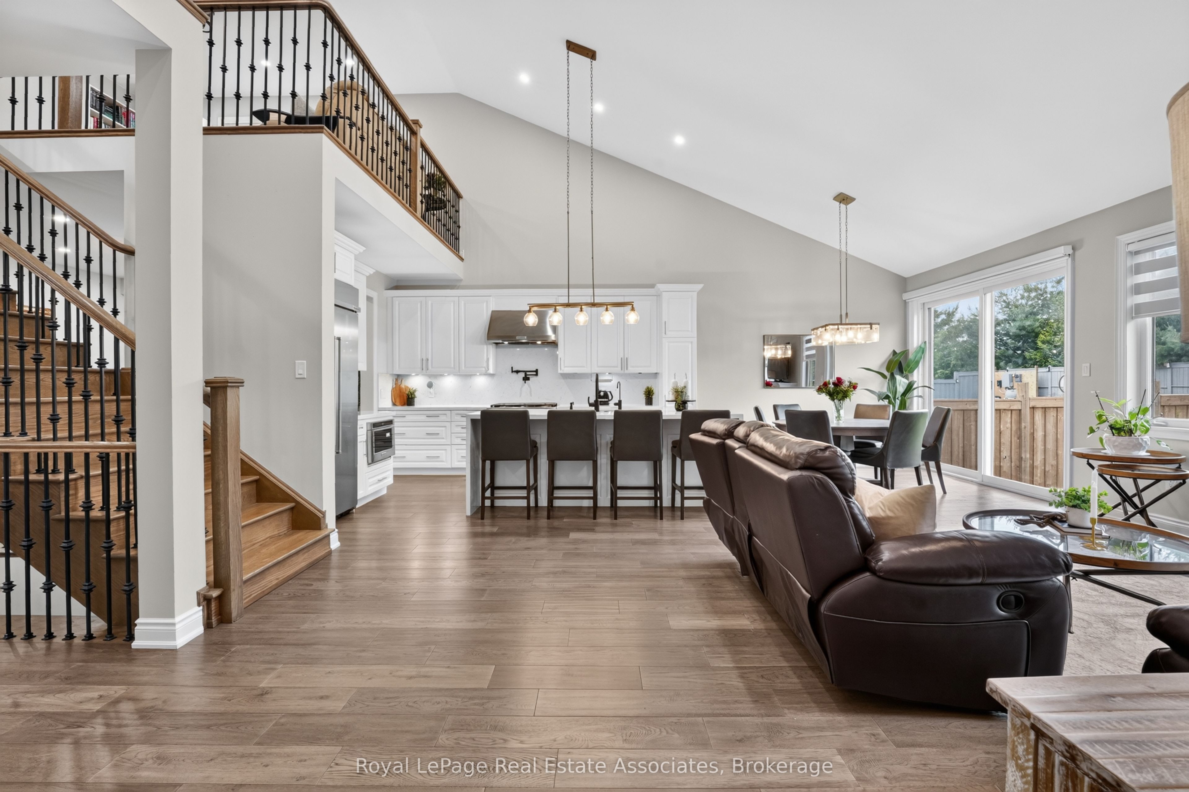 48 Harpin Way E Property Photo 18