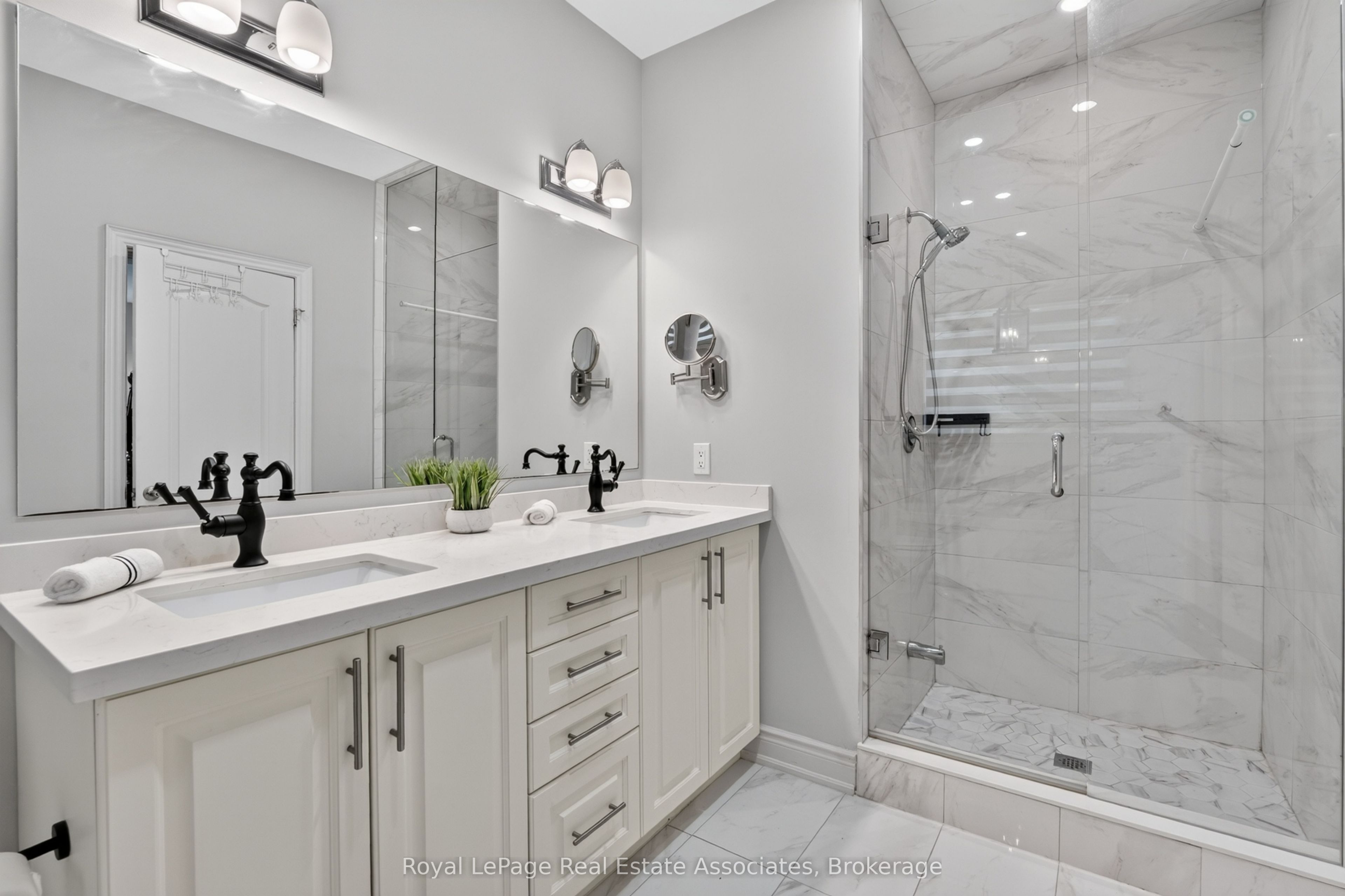 48 Harpin Way E Property Photo 22