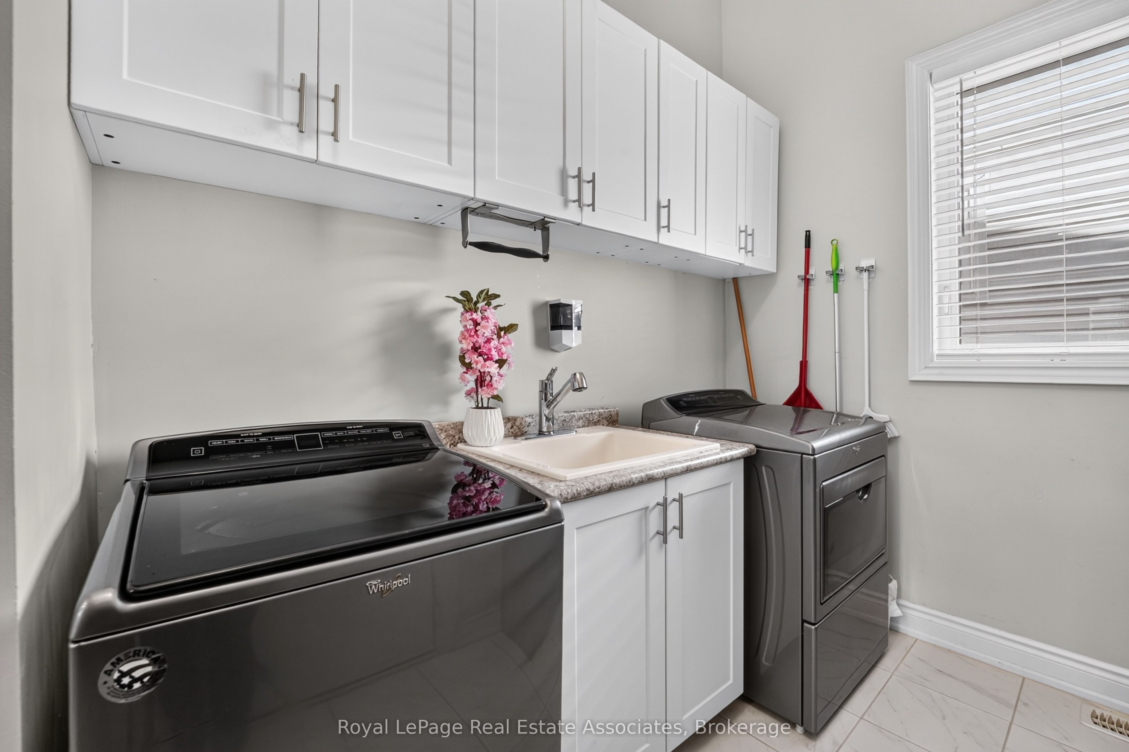 48 Harpin Way E Property Photo 23