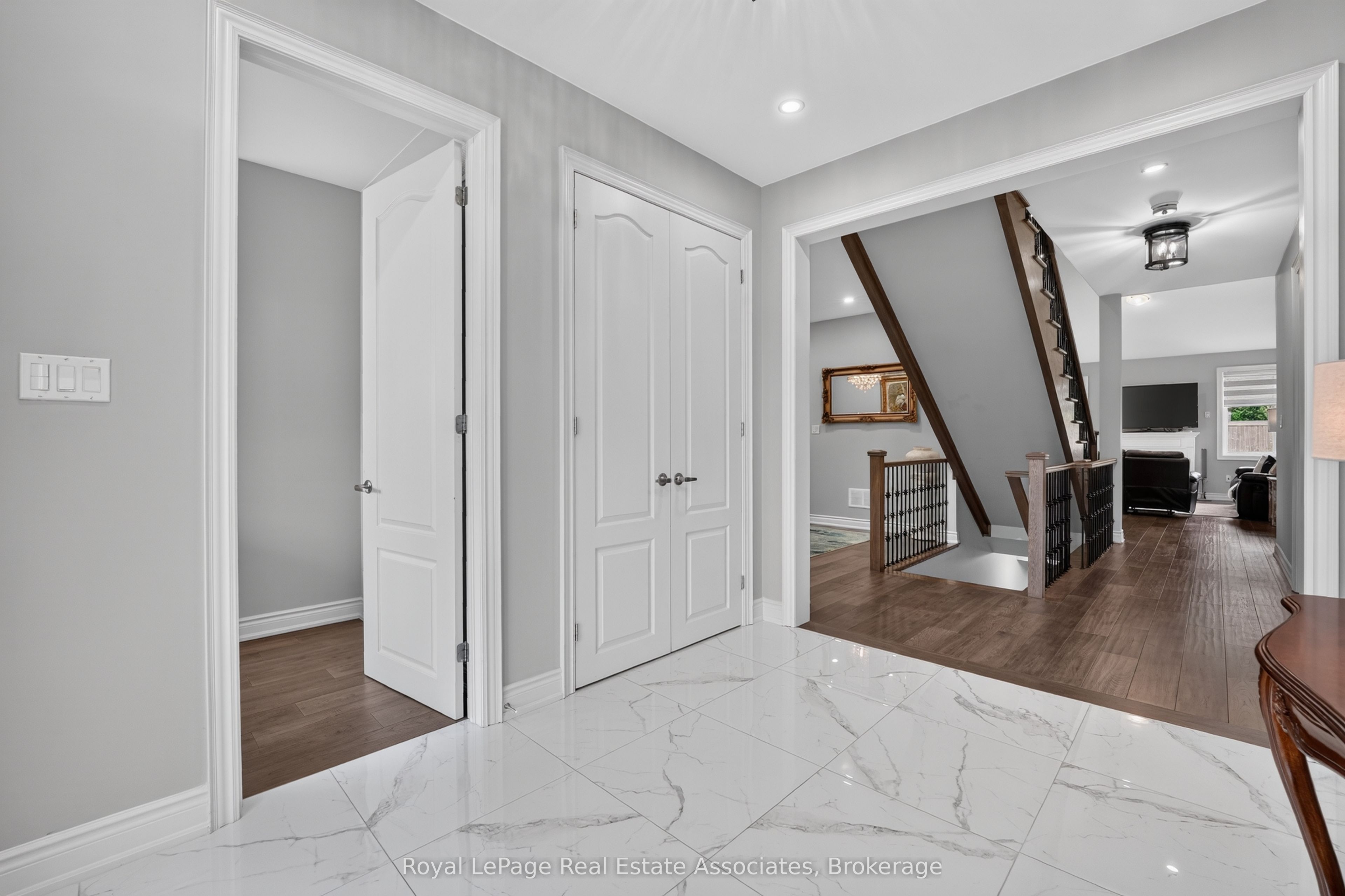 48 Harpin Way E Property Photo 26