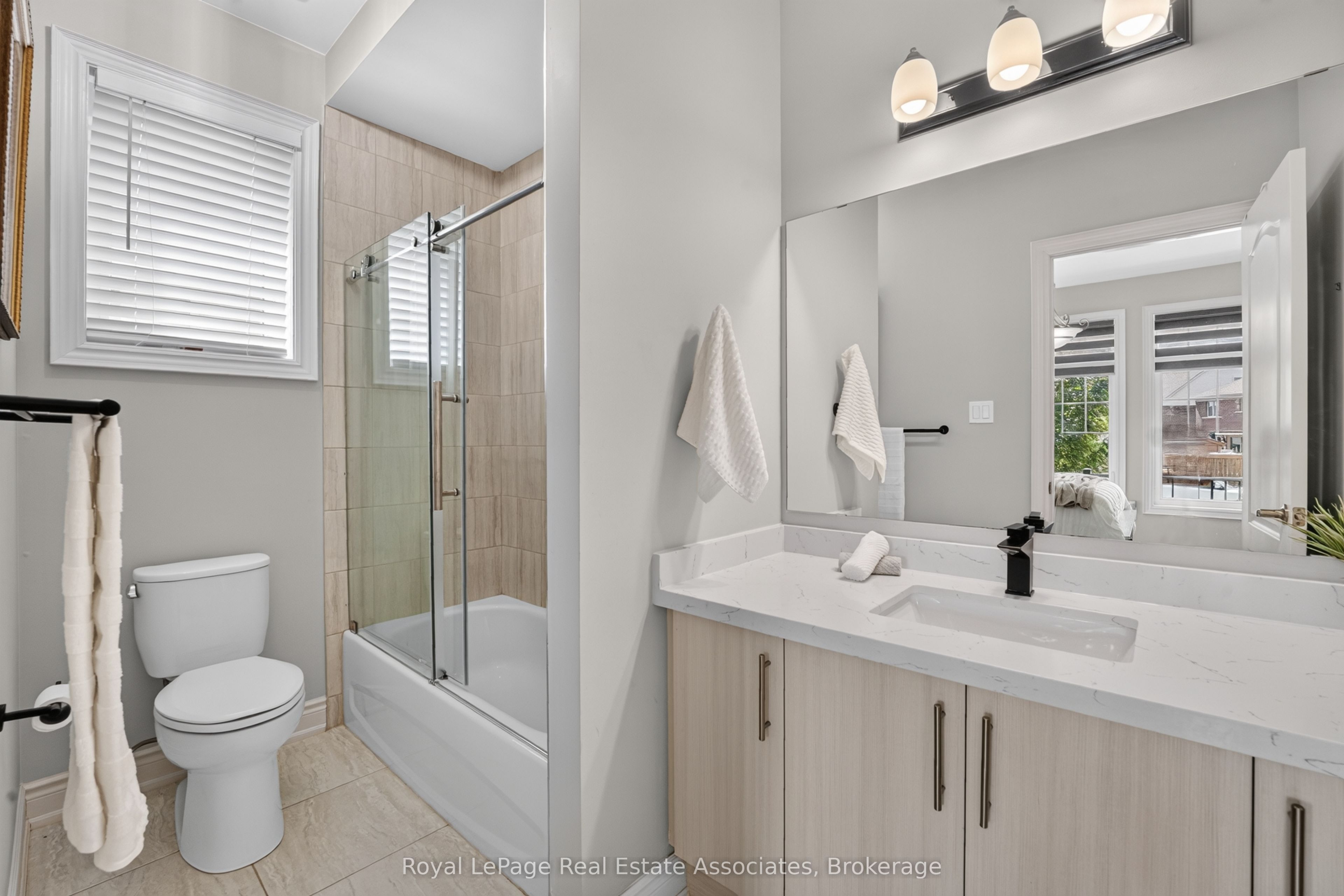 48 Harpin Way E Property Photo 29