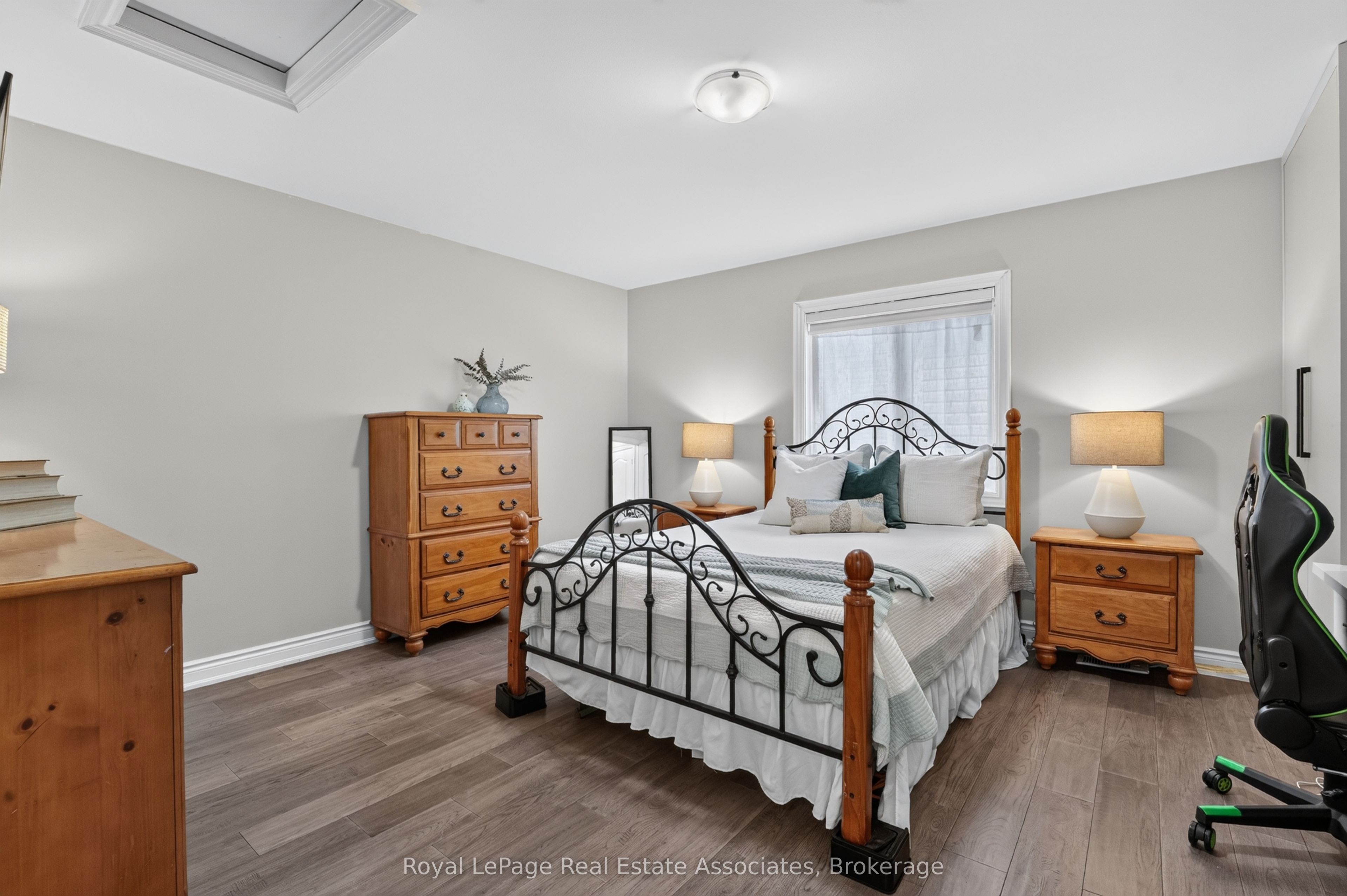 48 Harpin Way E Property Photo 34