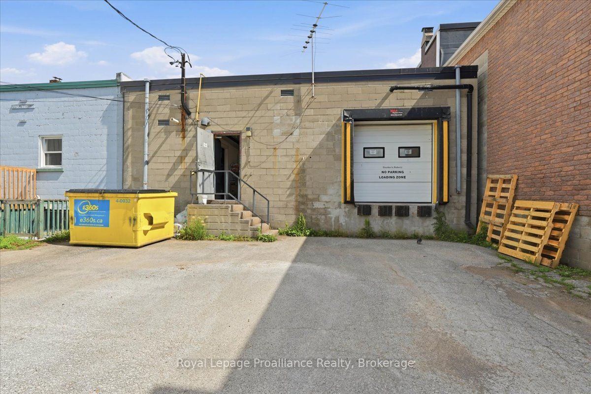 61 Bridge Street E Property Photo 3