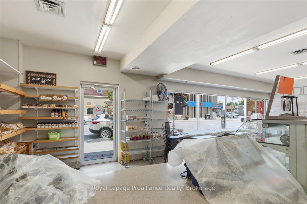 61 Bridge Street E Property Photo 15