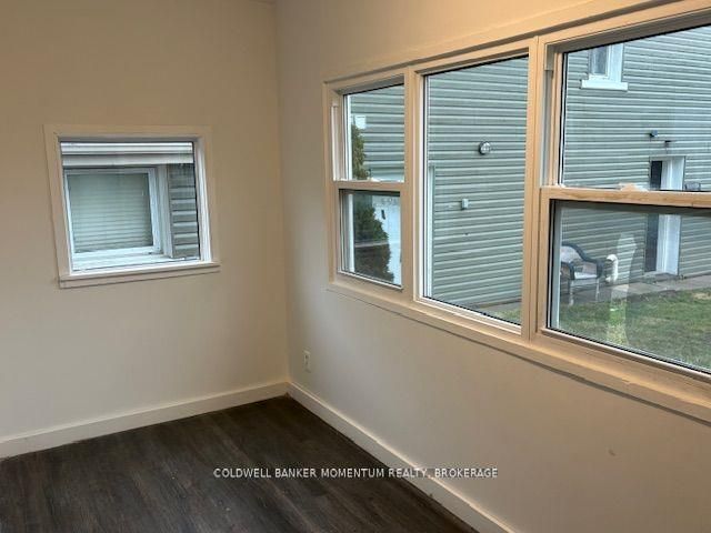 434 Main Street E Property Photo 8