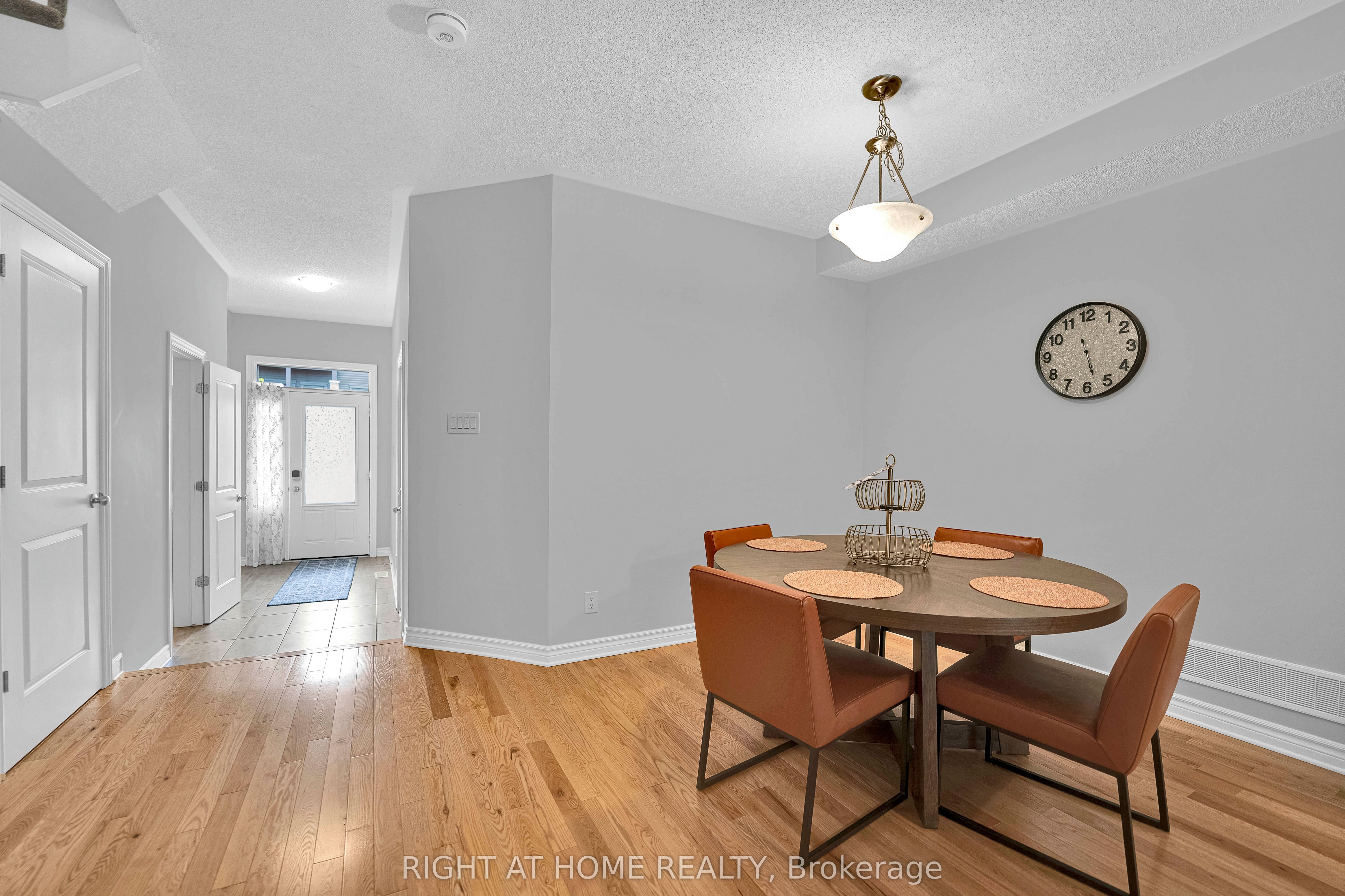 720 Dearborn Property Photo 6