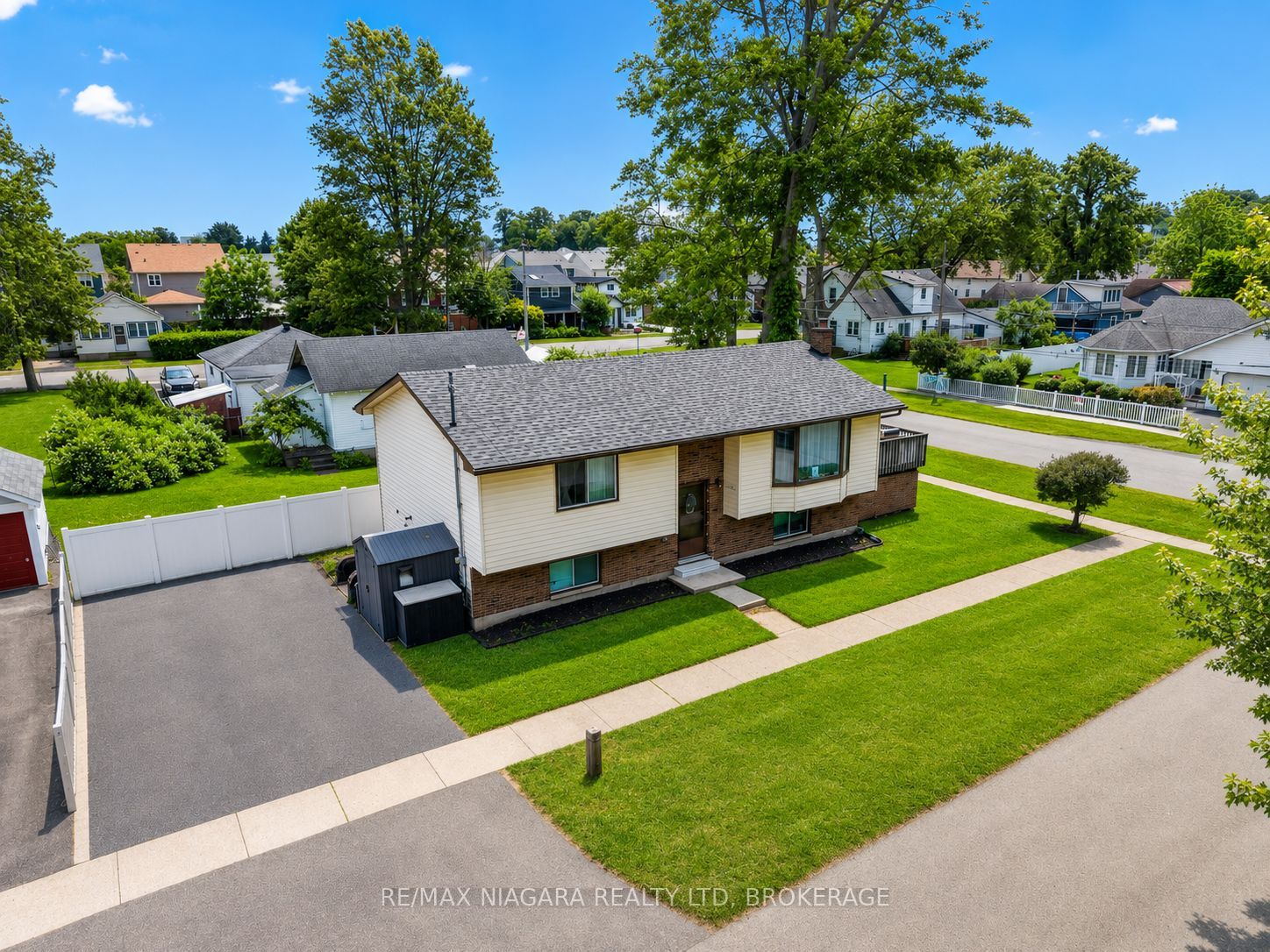 384 Dovercourt Road Property Photo 1