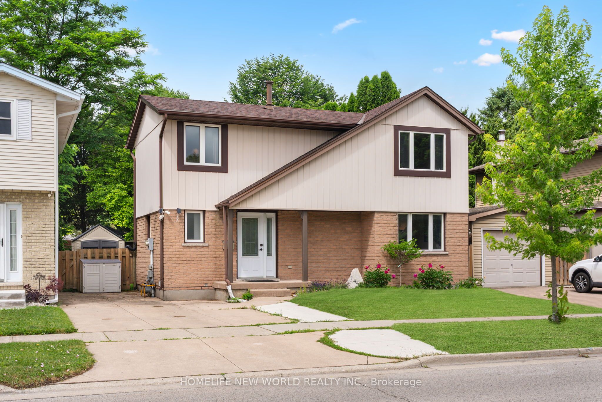 1445 ALDERSBROOK Road Property Photo 1