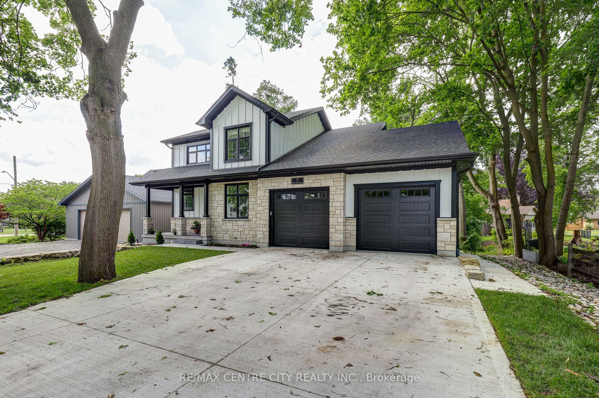 9 Delevan Crescent Property Photo 1
