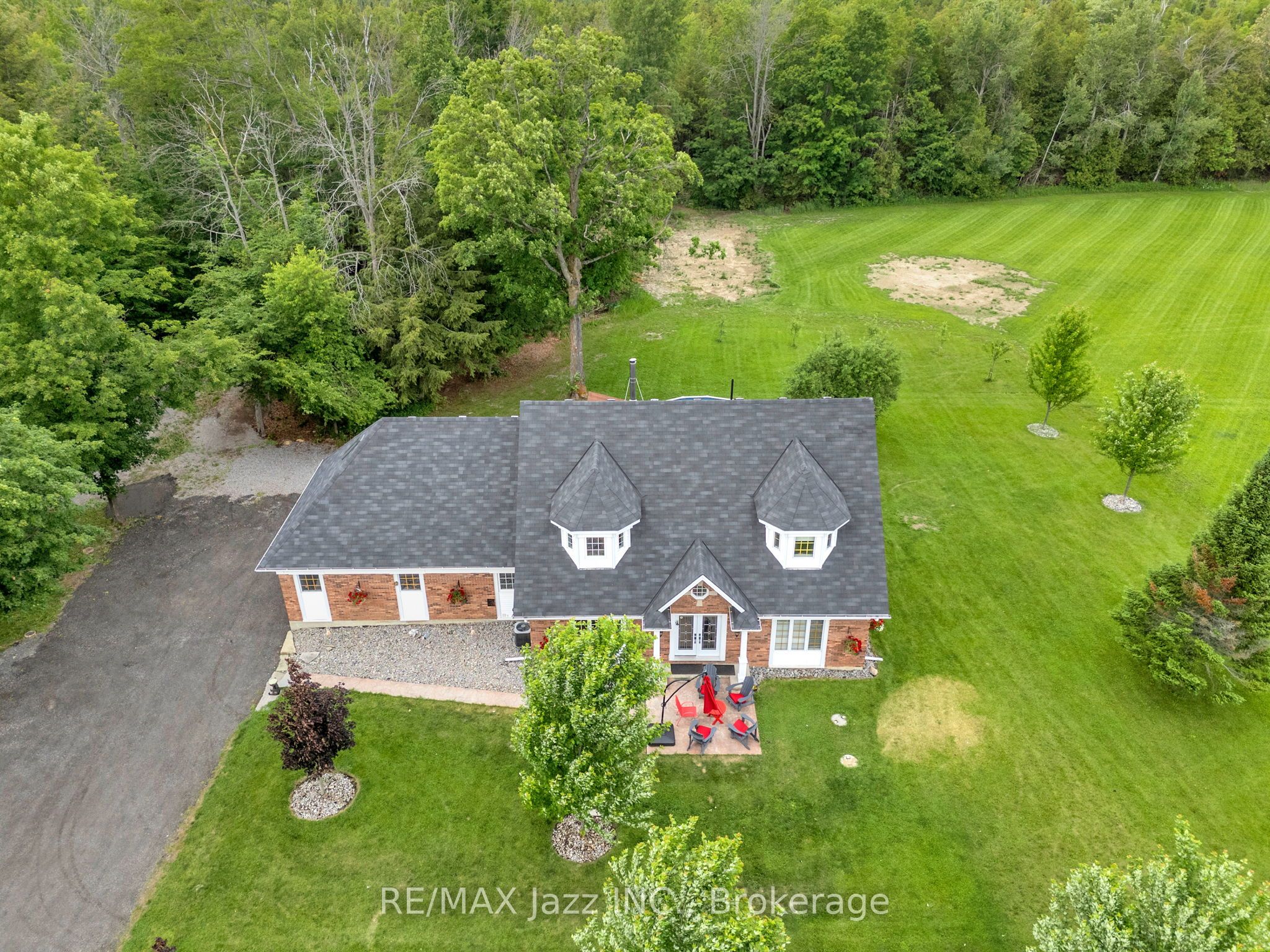 1674 Hooton Drive Property Photo 3